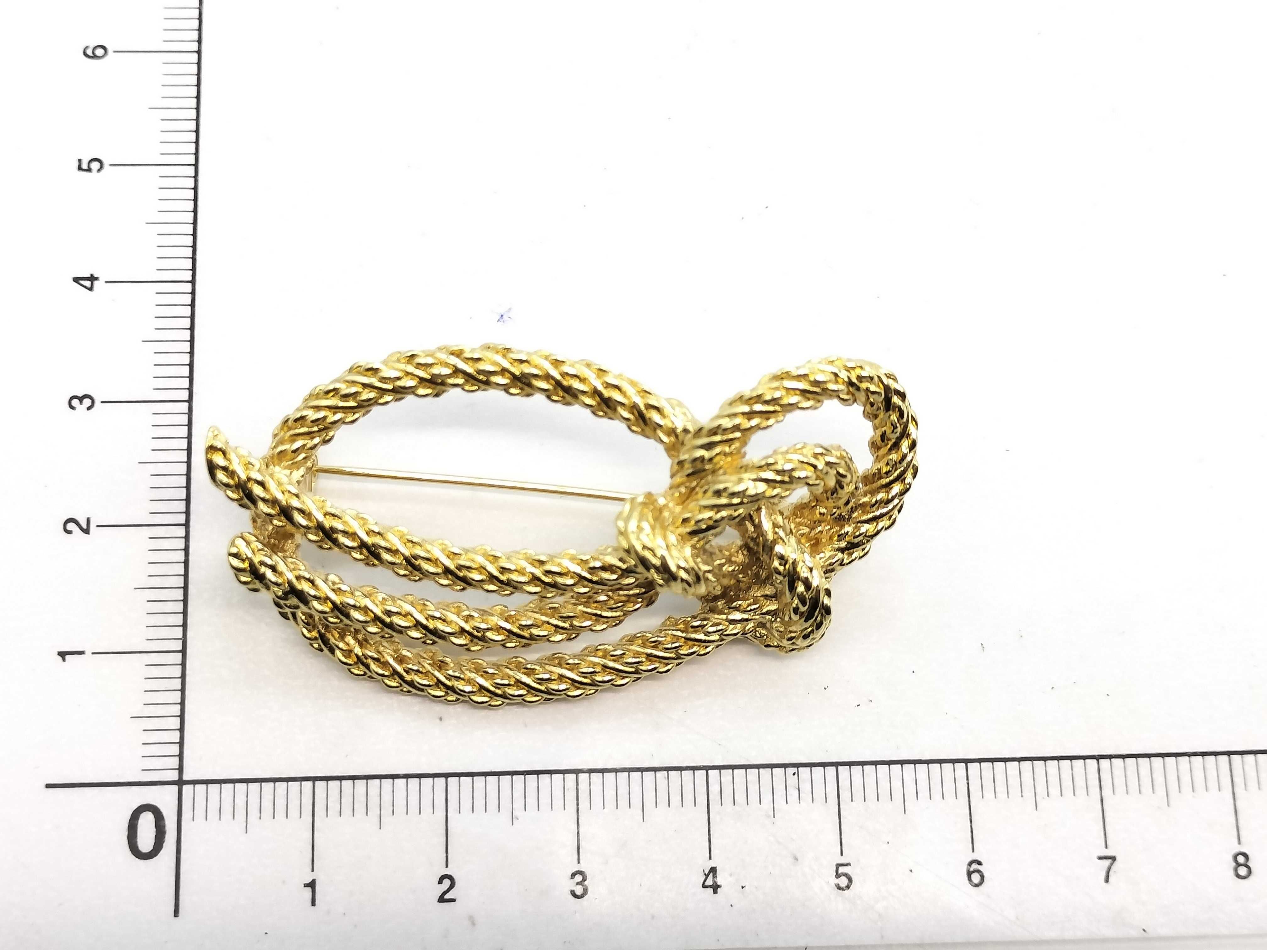 brooch — view 5