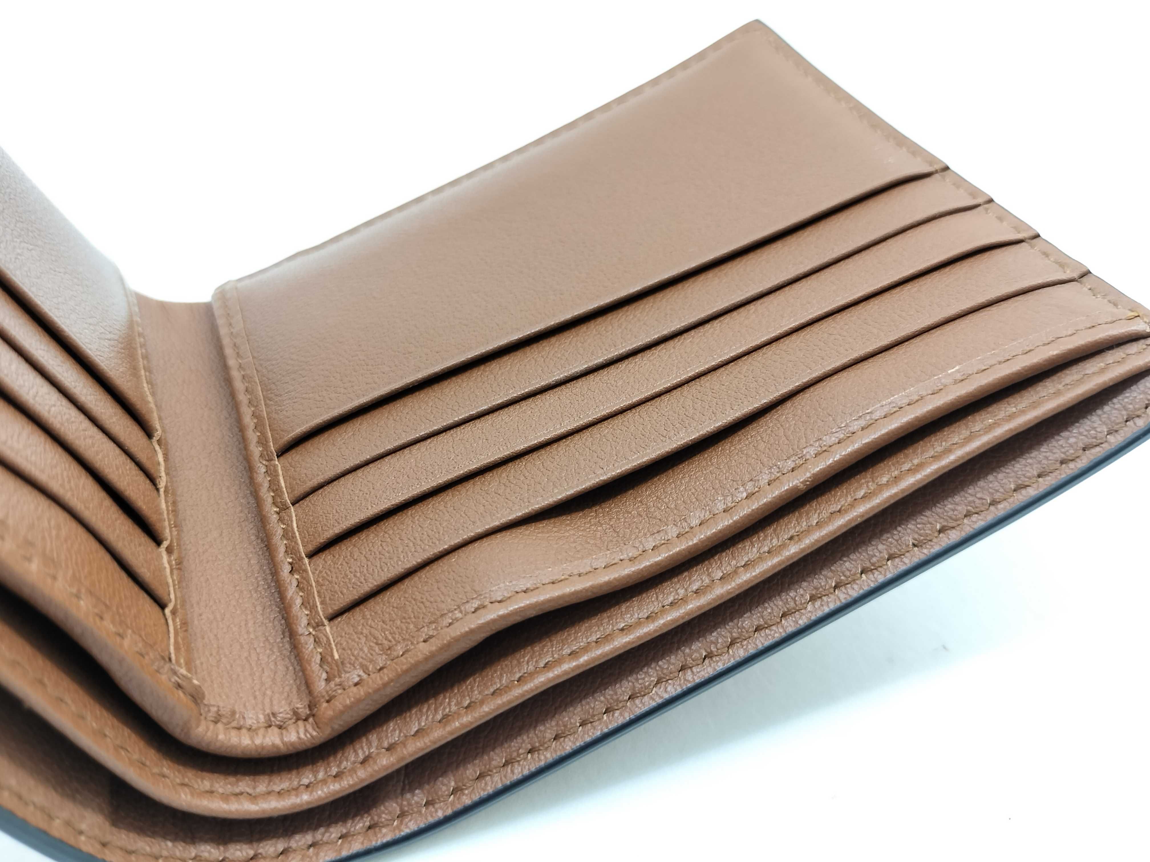 bi-fold wallet. Accessories: Box, dust bag, bill compartment. — view 11