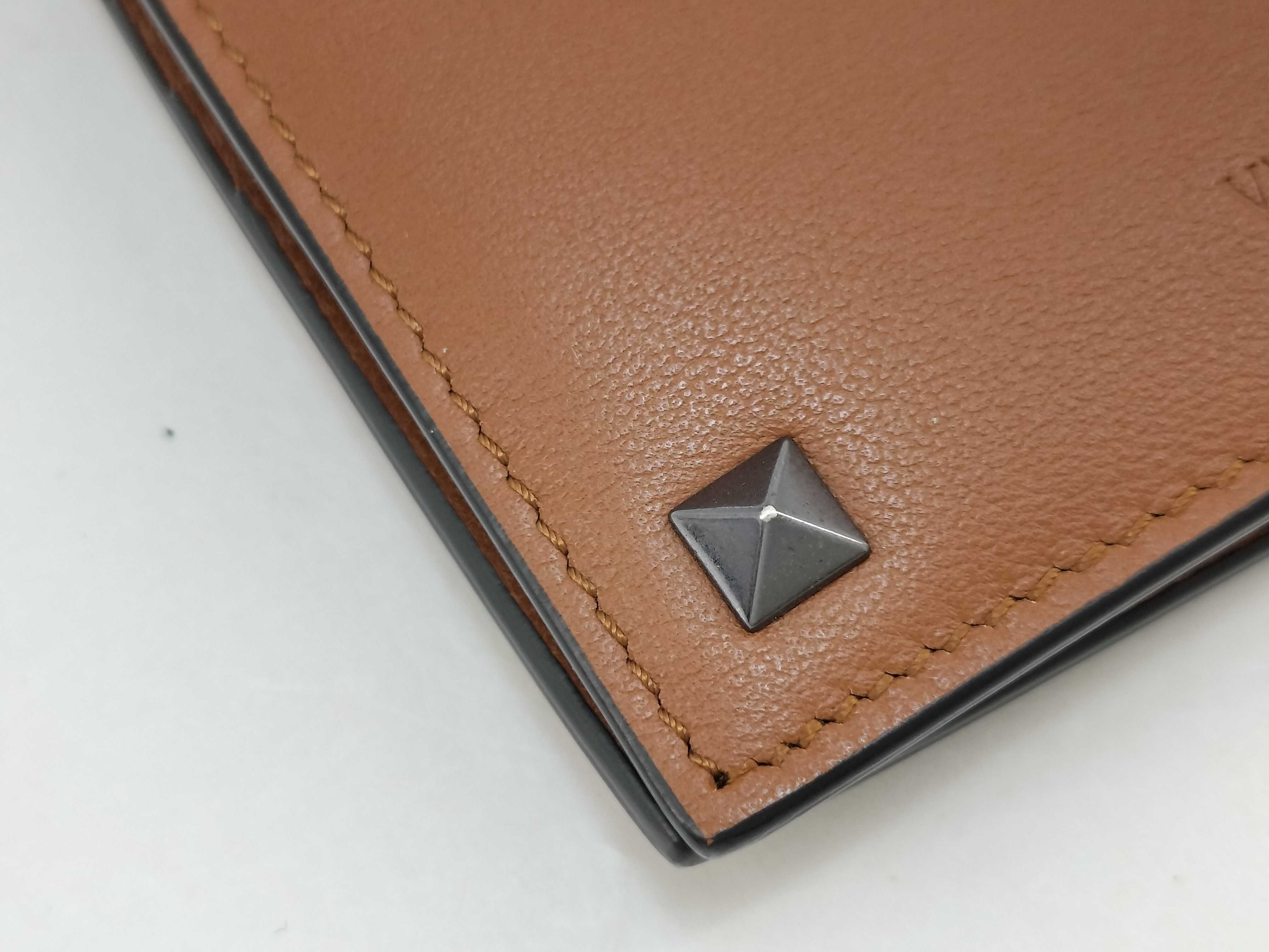 bi-fold wallet. Accessories: Box, dust bag, bill compartment. — view 14