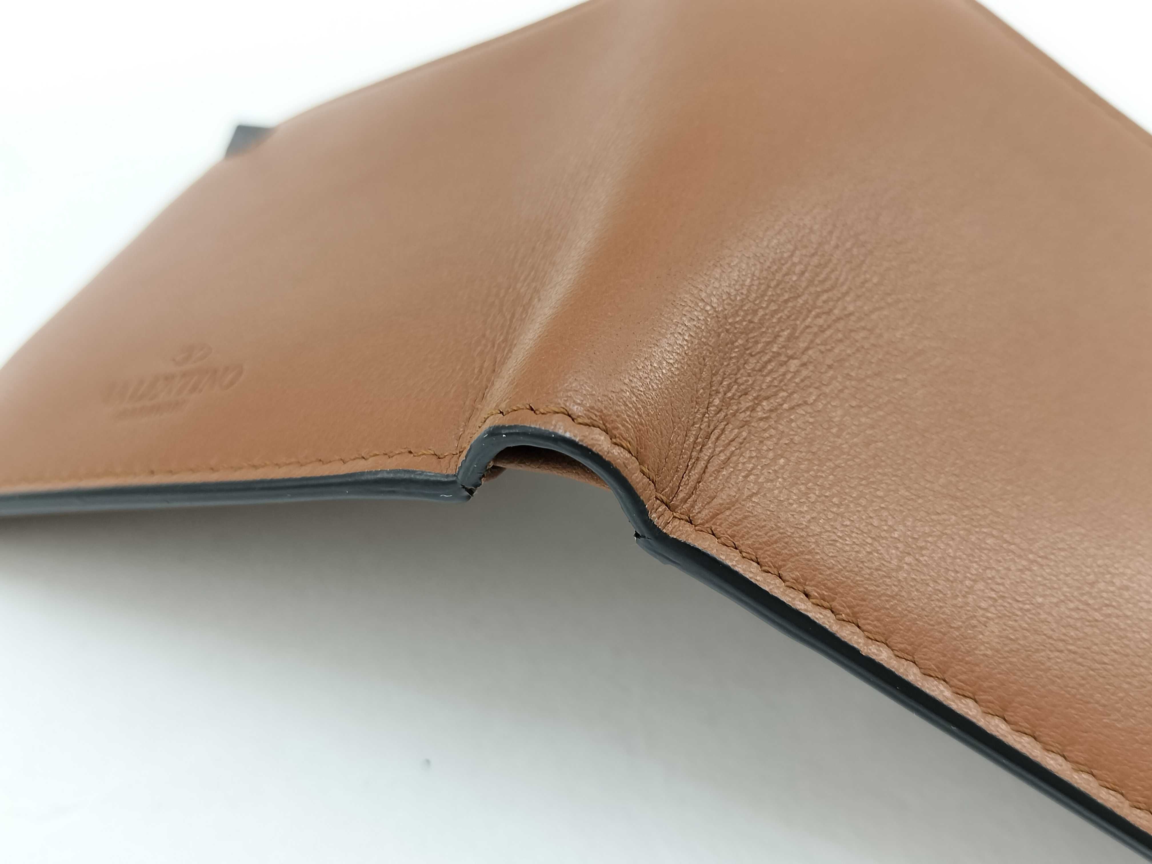 bi-fold wallet. Accessories: Box, dust bag, bill compartment. — view 15