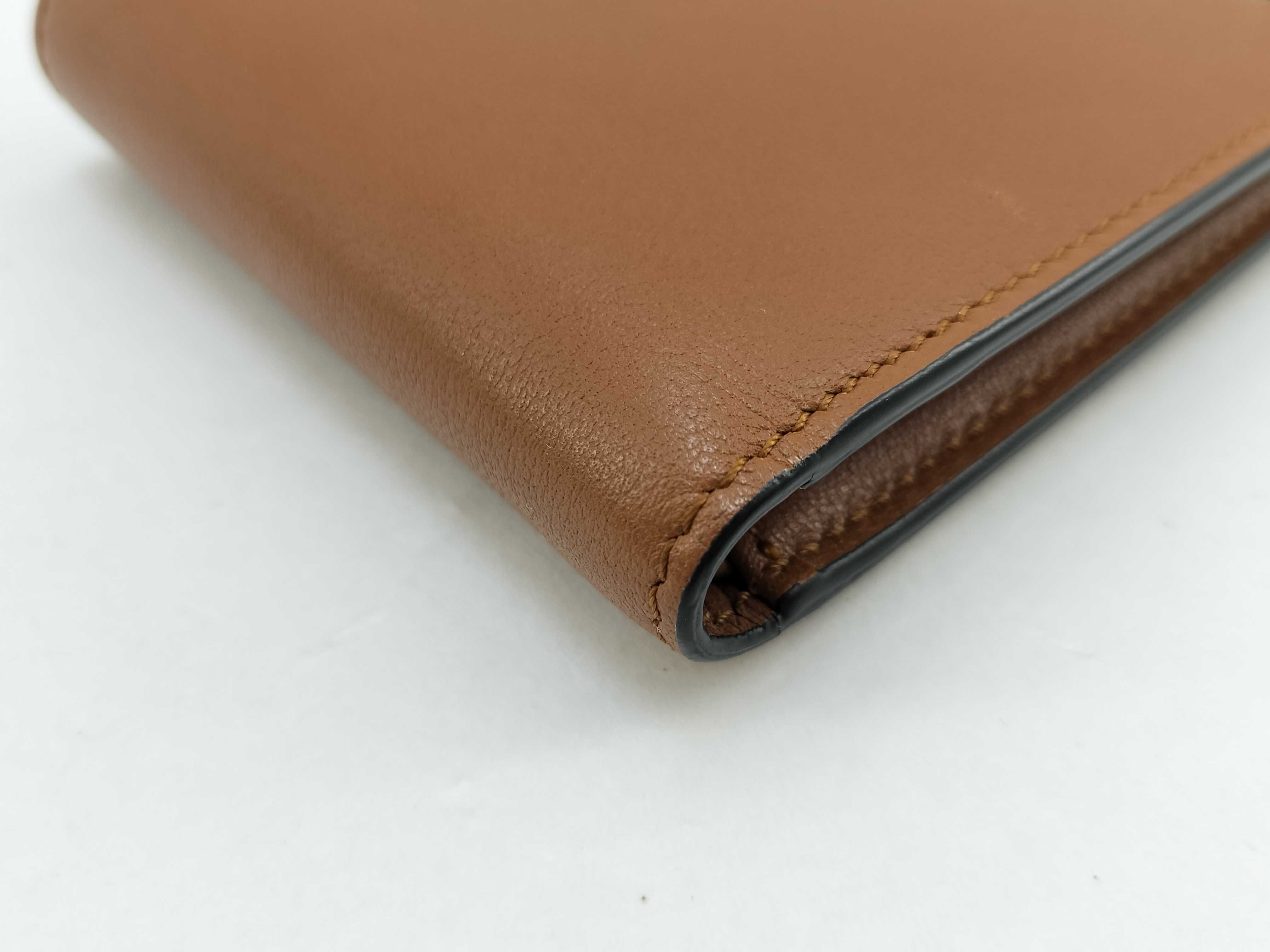 bi-fold wallet. Accessories: Box, dust bag, bill compartment. — view 4