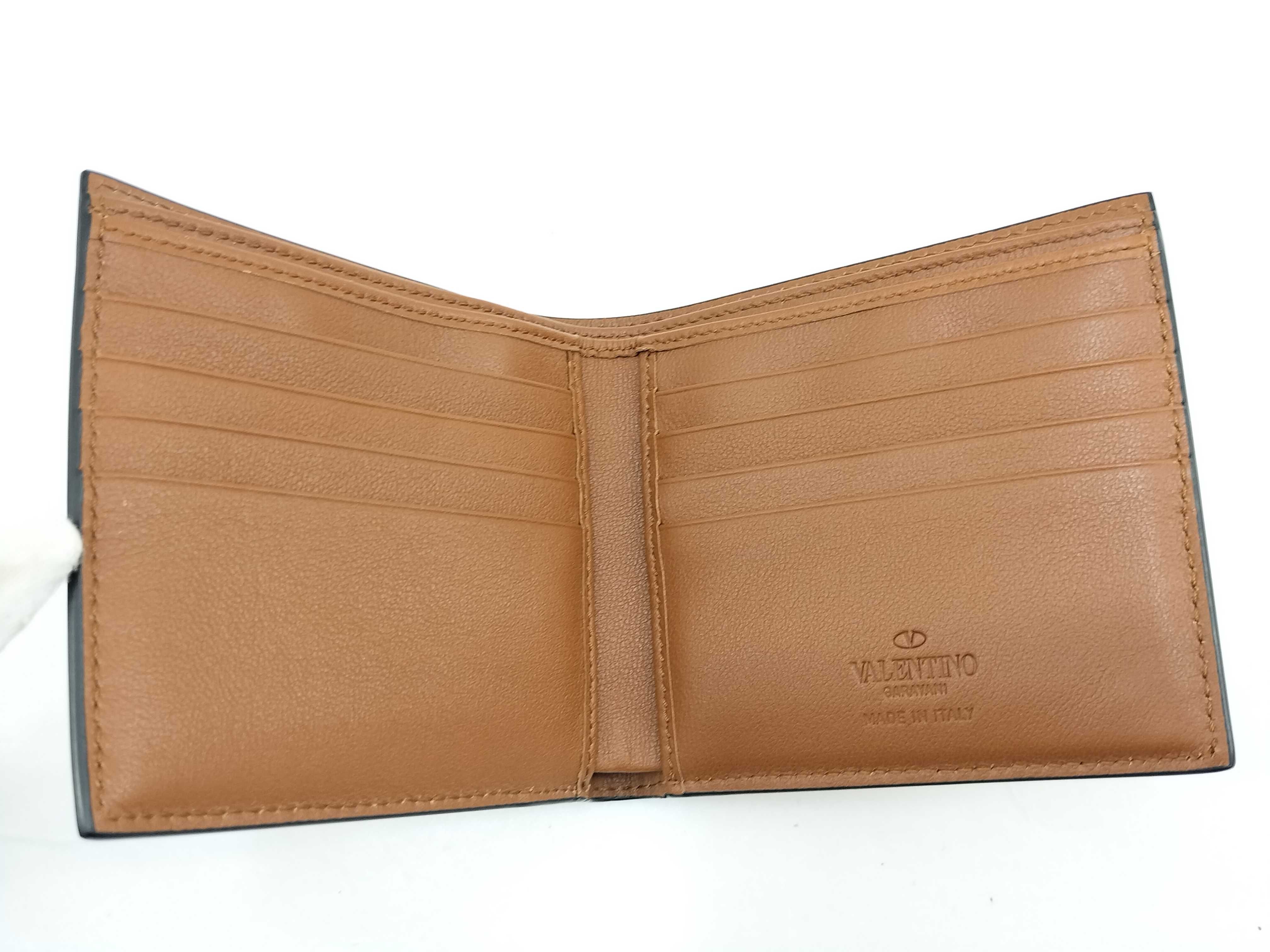 bi-fold wallet. Accessories: Box, dust bag, bill compartment. — view 8