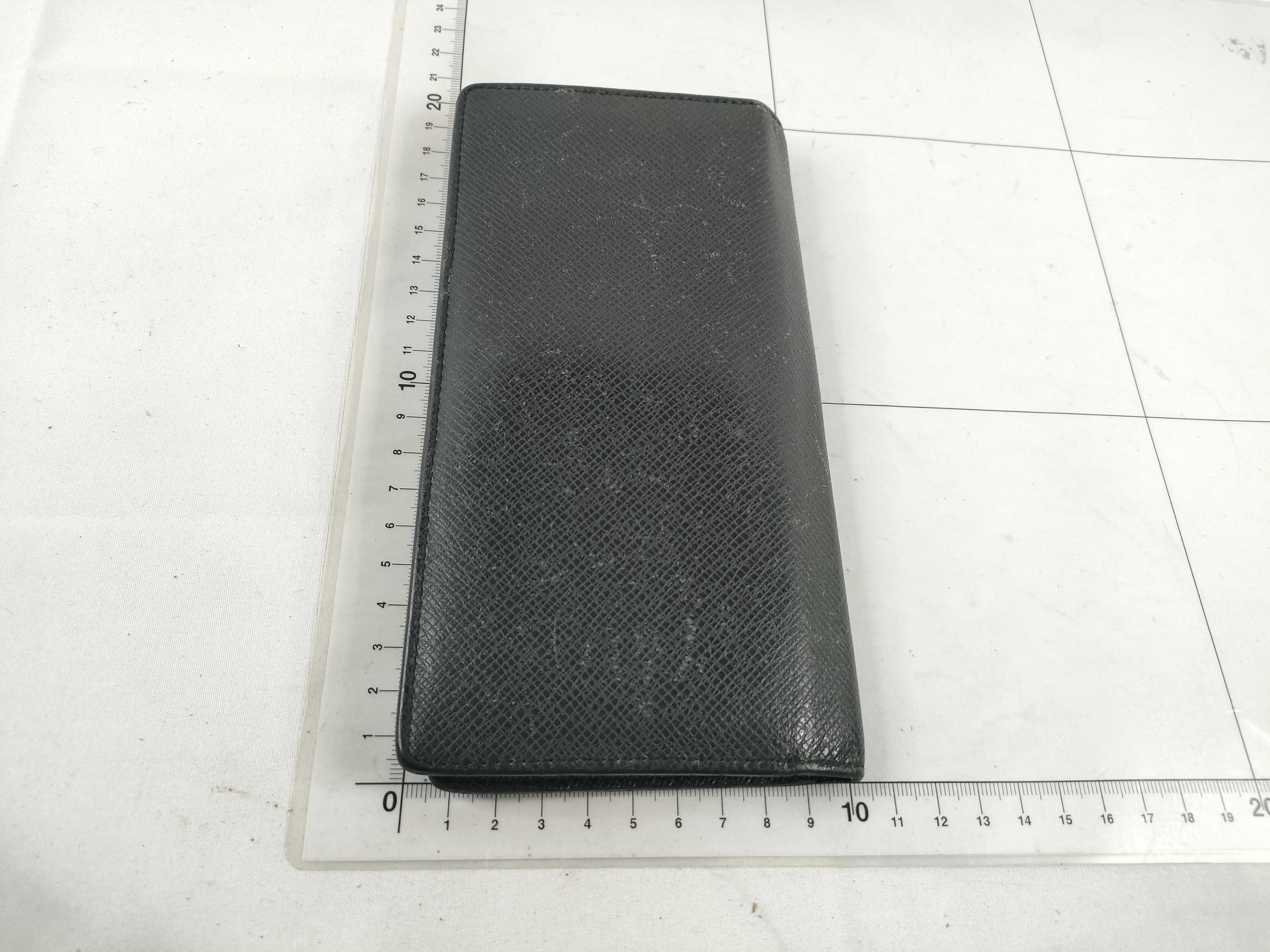 Taiga Louis Vuitton Portefeuille Long Billfold — view 2