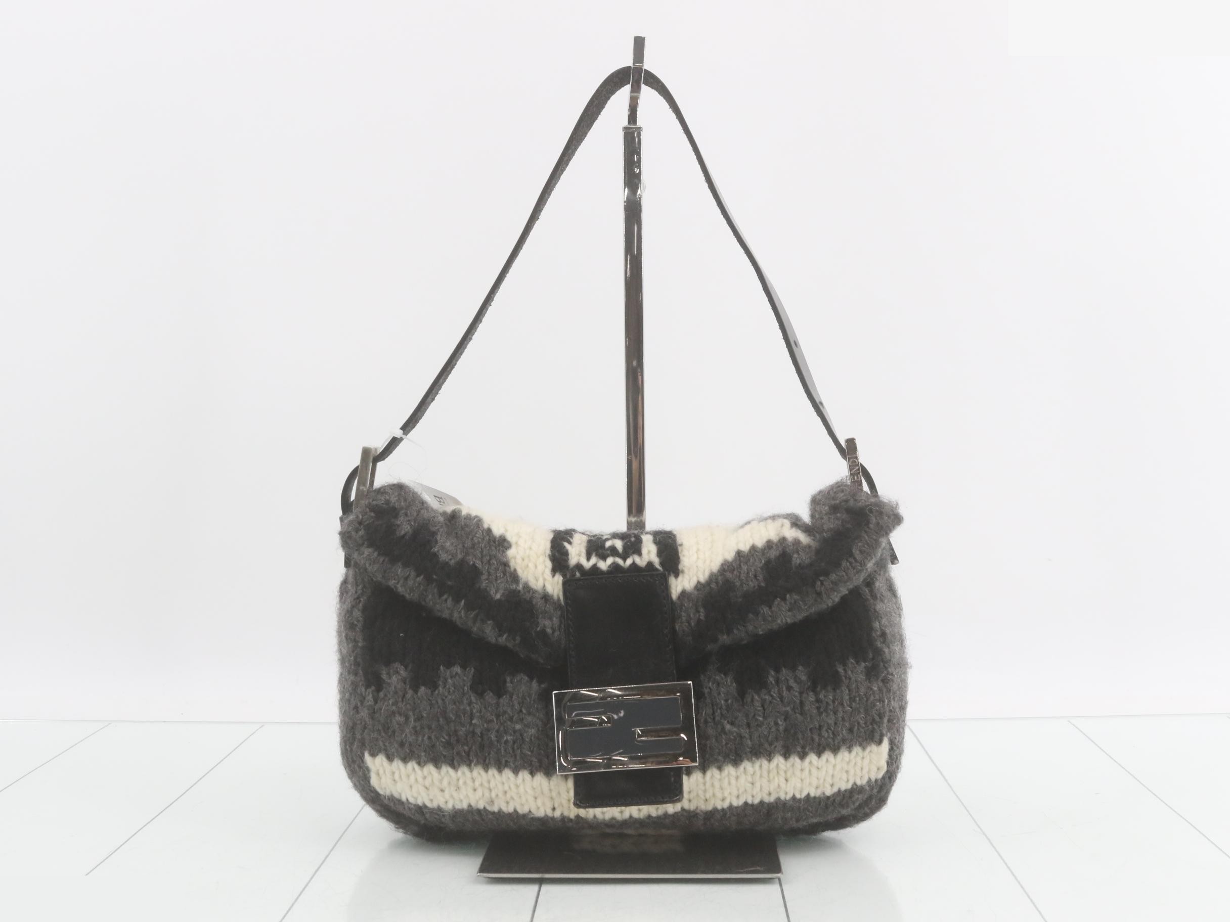 Mamma Bucket Knit Shoulder Bag