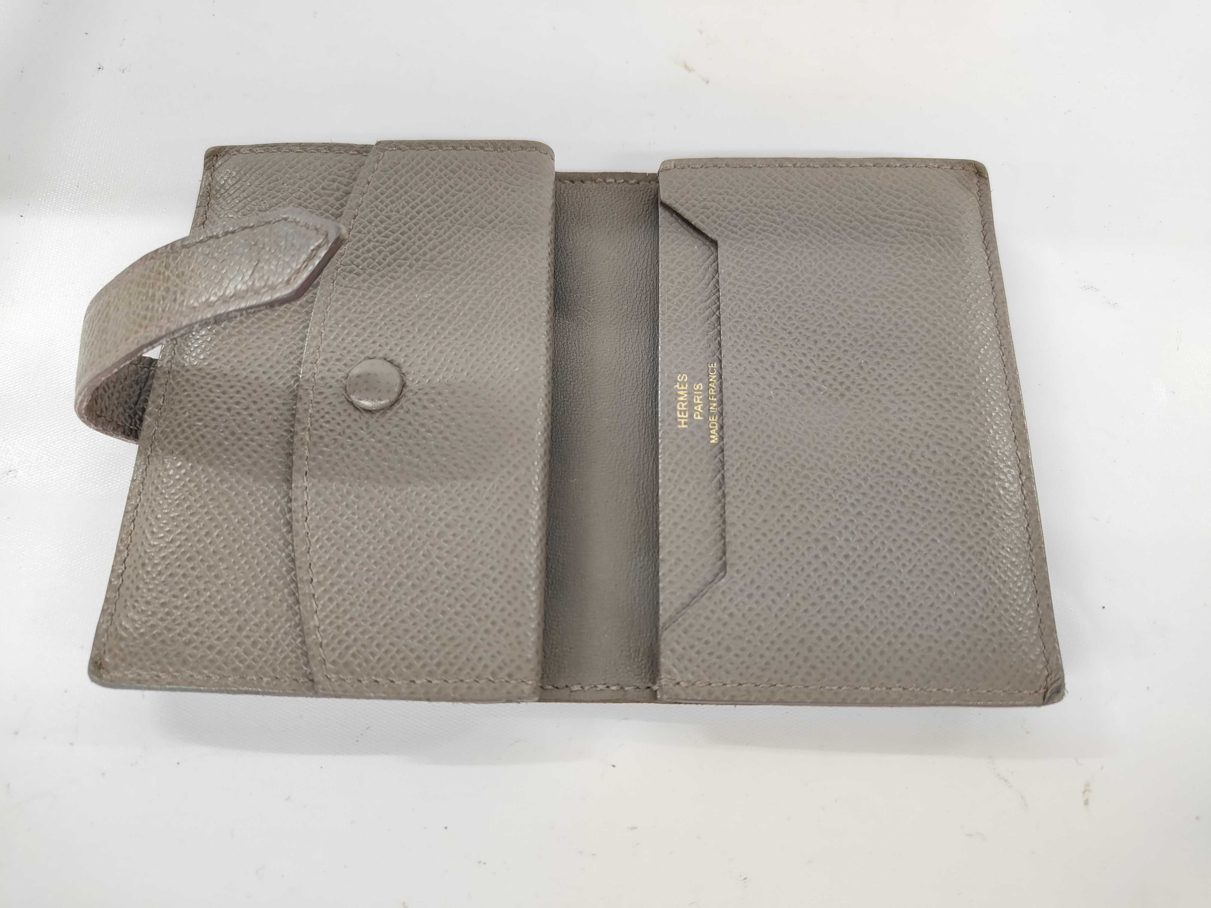 Bearn Mini Wallet, Veau Epsom Leather, Etoupe, Y Stamp — view 3