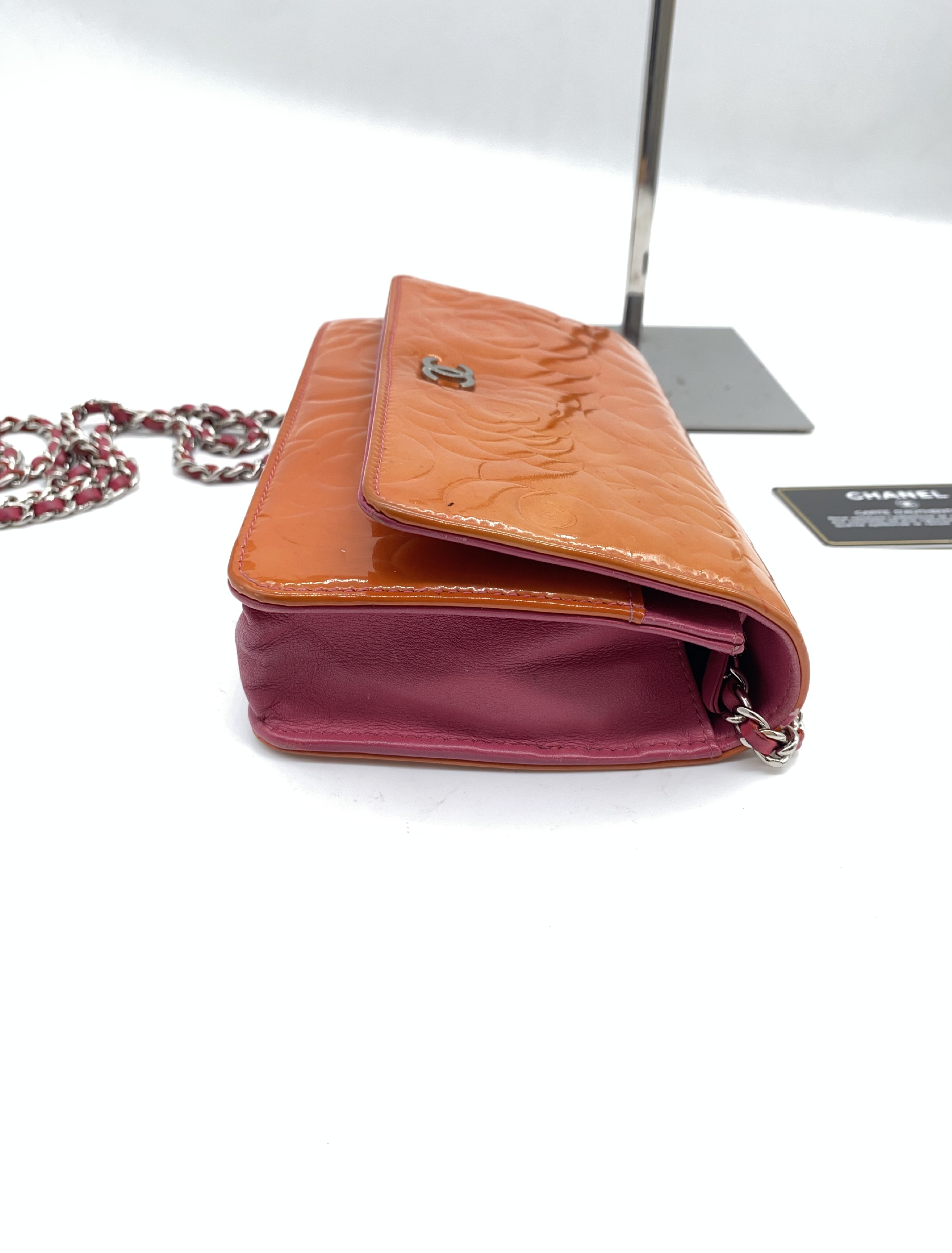 Camellia Seal G Card Chain Wallet Shoulder Bag — view 3