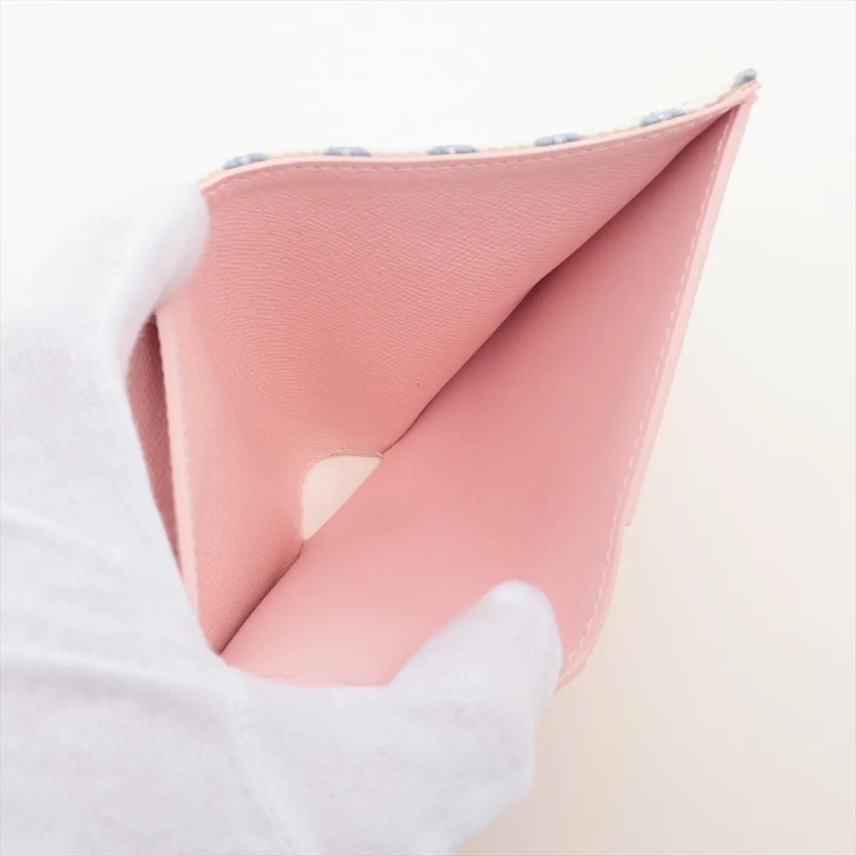 LV stamp Portefeuille Lisa - Pink Compact Wallet M29028 (RFID detected) — view 4