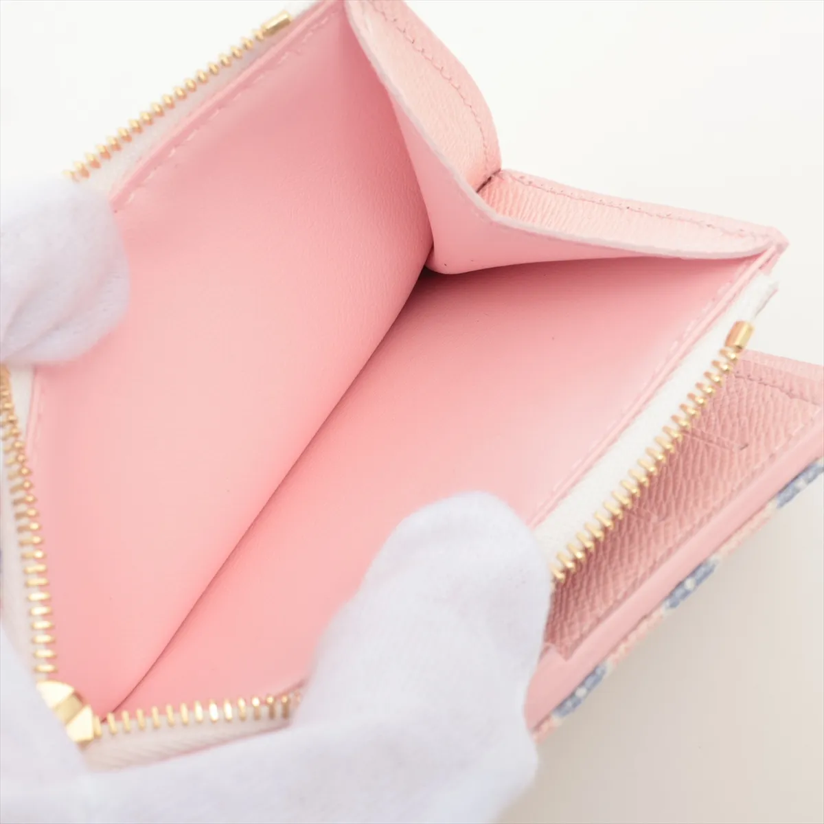 LV stamp Portefeuille Lisa - Pink Compact Wallet M29028 (RFID detected) — view 5