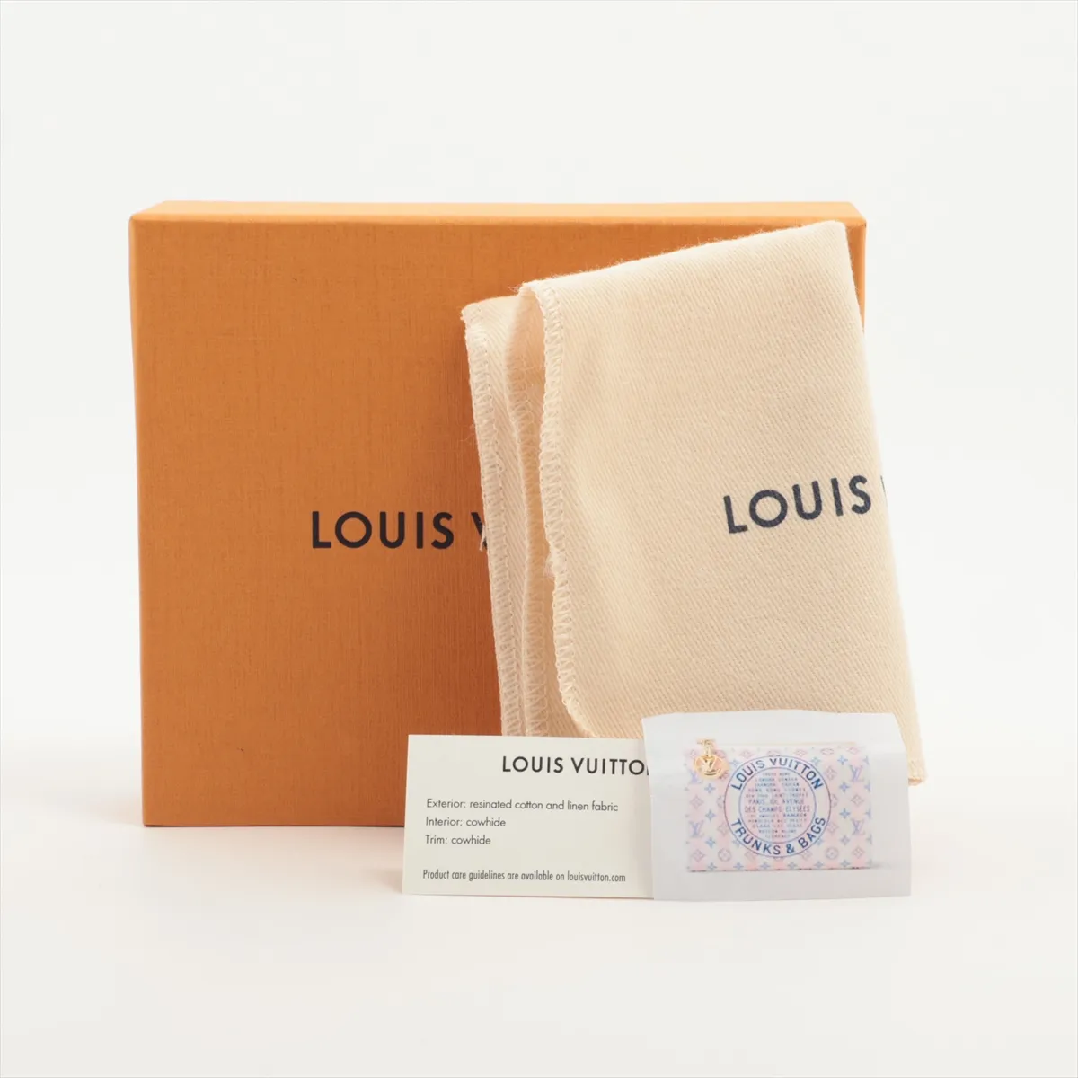 LV stamp Portefeuille Lisa - Pink Compact Wallet M29028 (RFID detected) — view 9