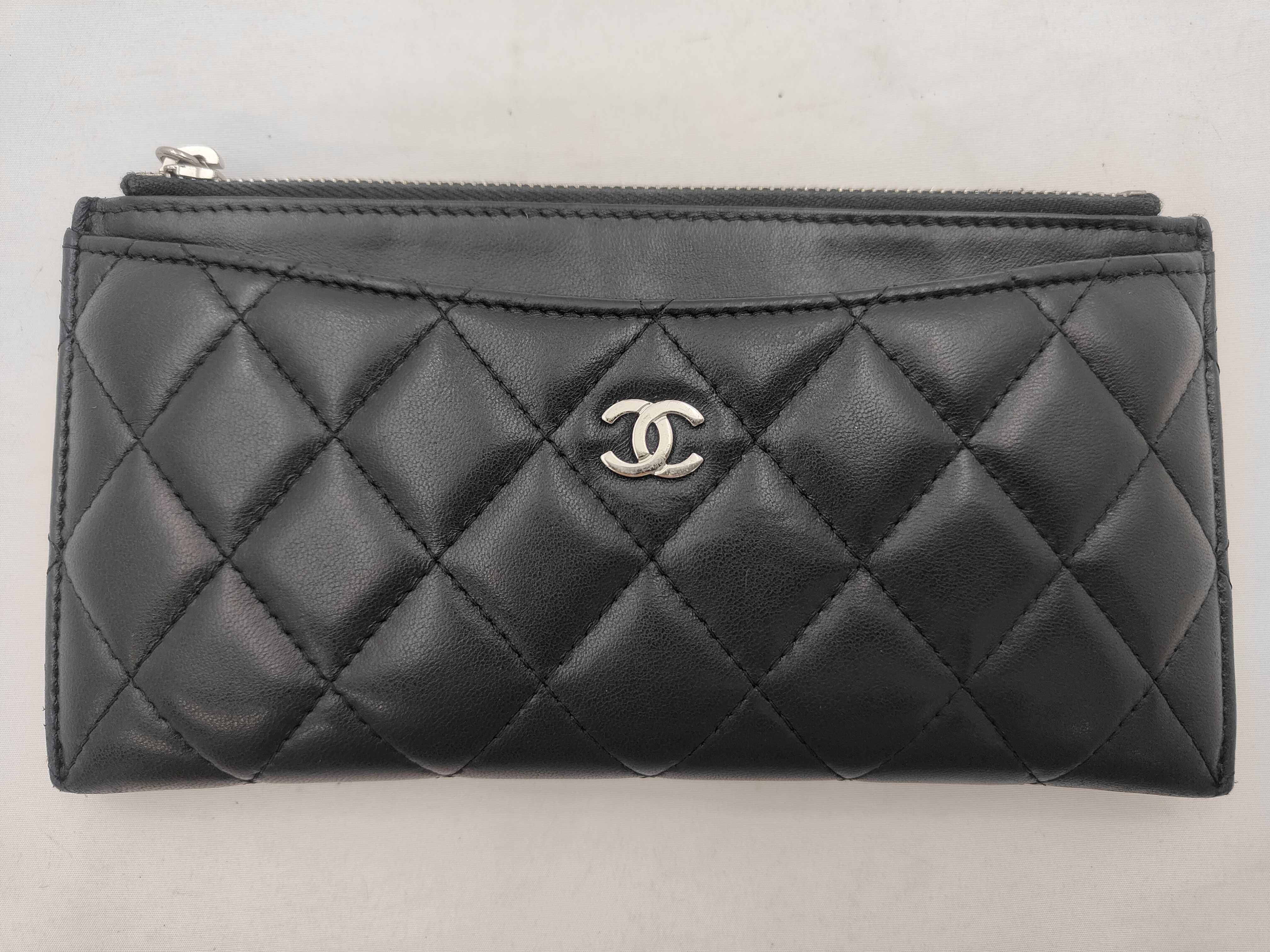Matelassé long wallet, with original seal.