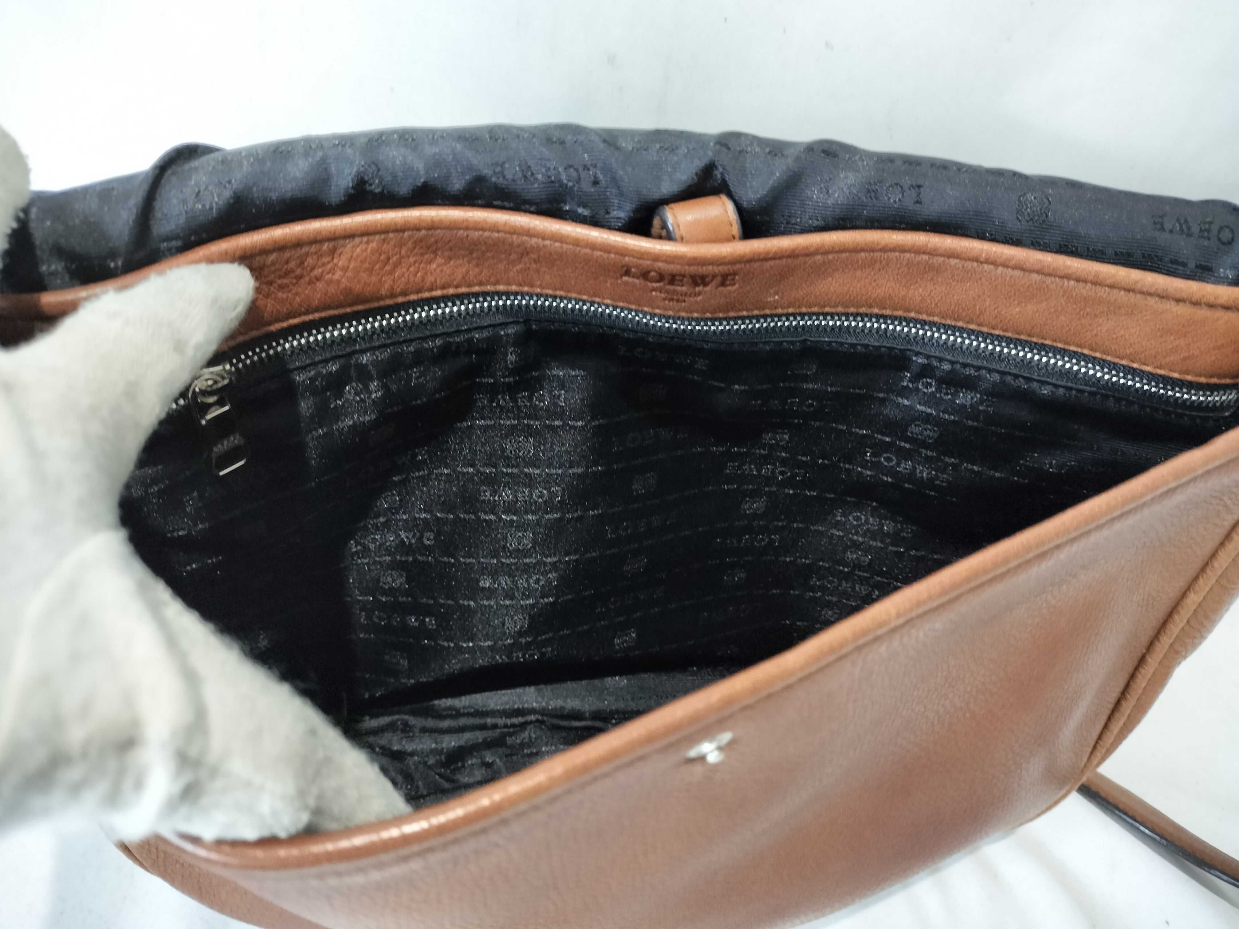 Heritage All-Leather Brown Shoulder Bag — view 10