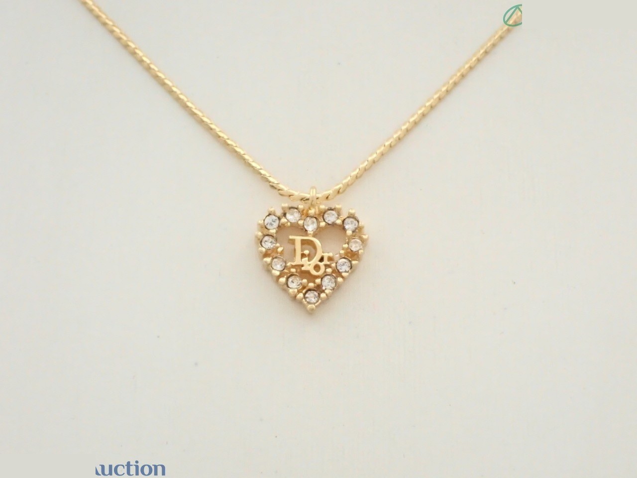 Other line: Precious metal necklaces and pendants, neck circumference approximately 46 cm.