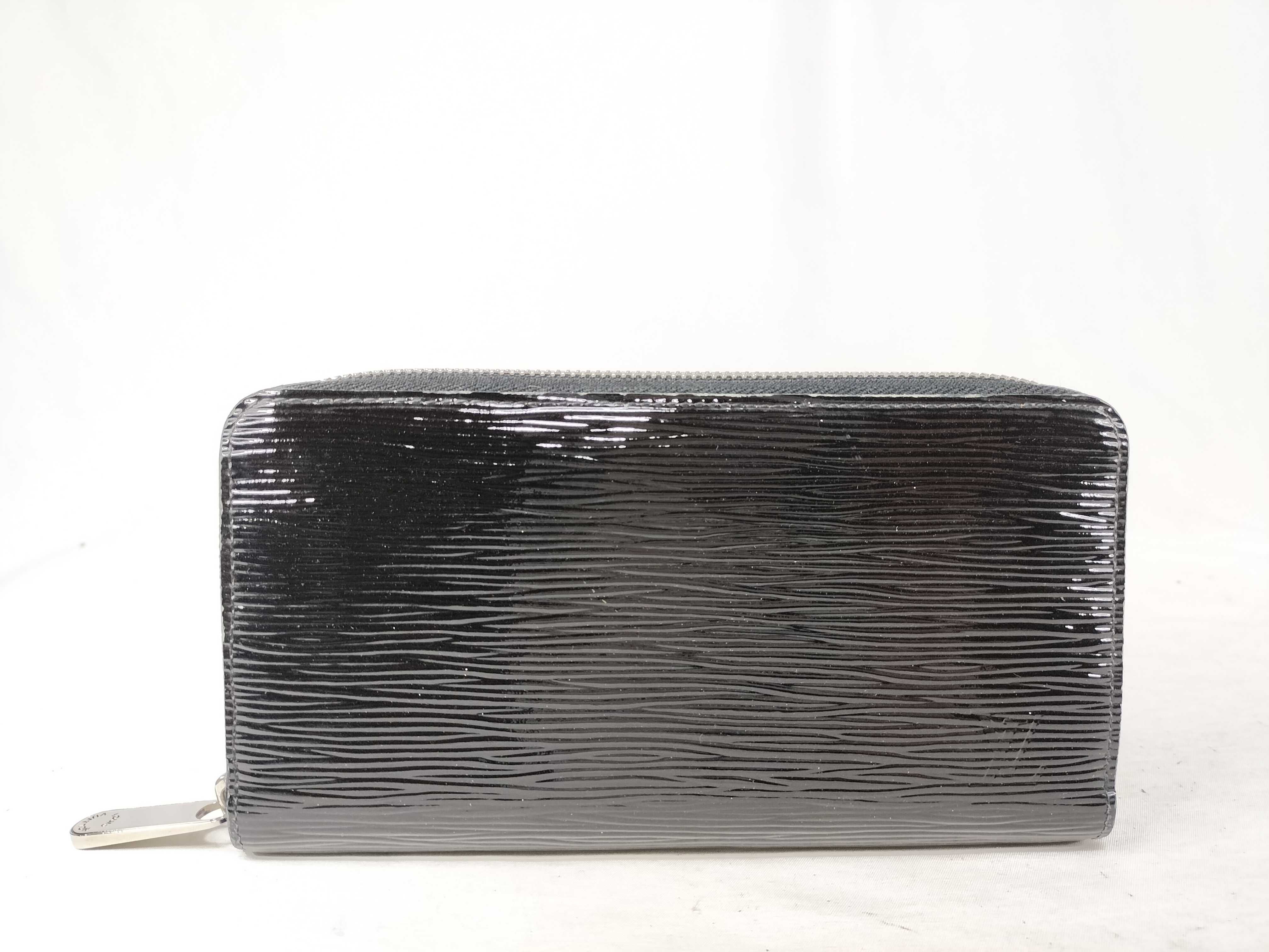 Vernis Louis Vuitton Zippy Wallet