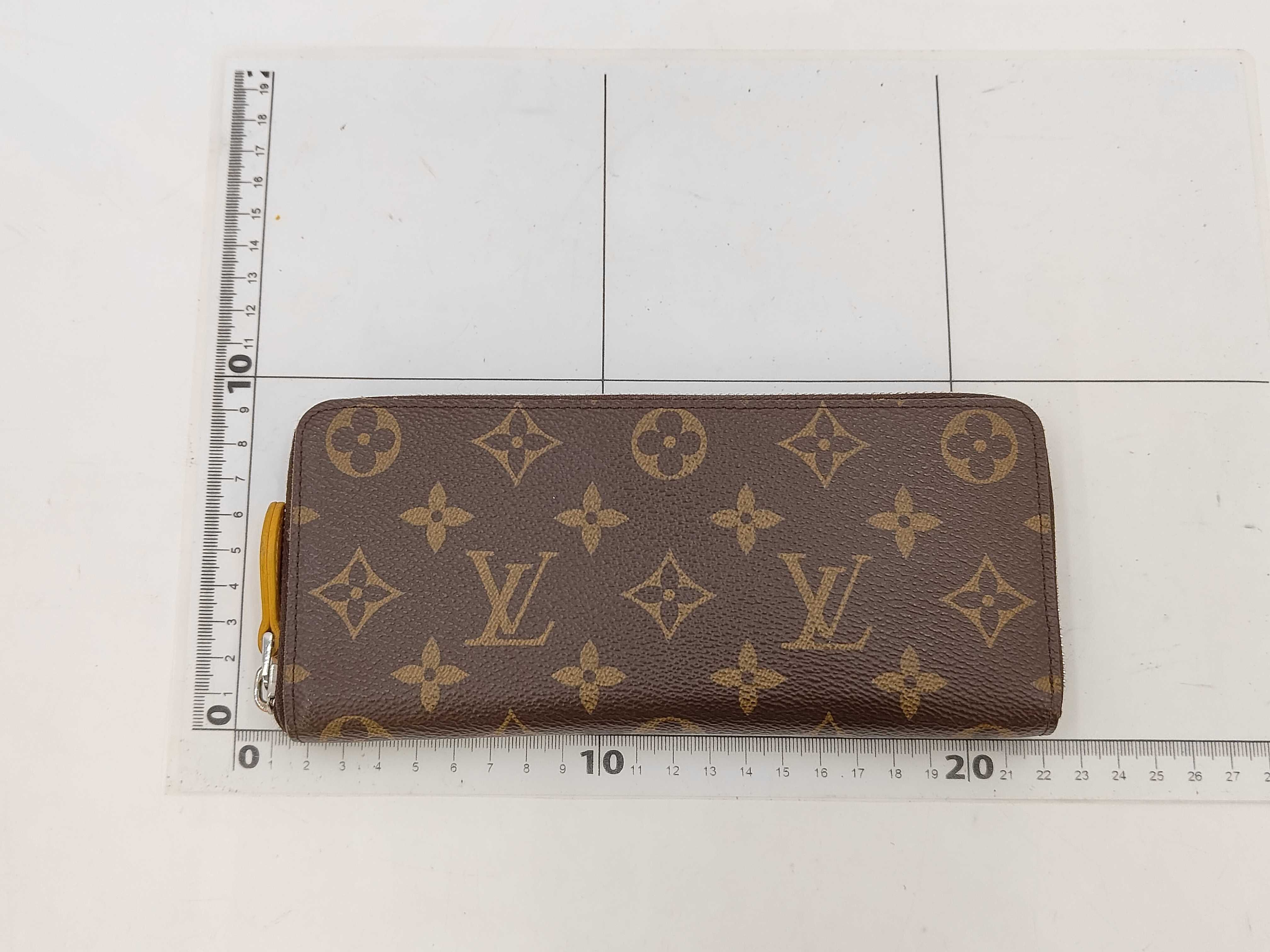 M60744 Portefeuille Clemence Mimosa Monogram Round Zip Long Wallet RFID Wallet — view 2