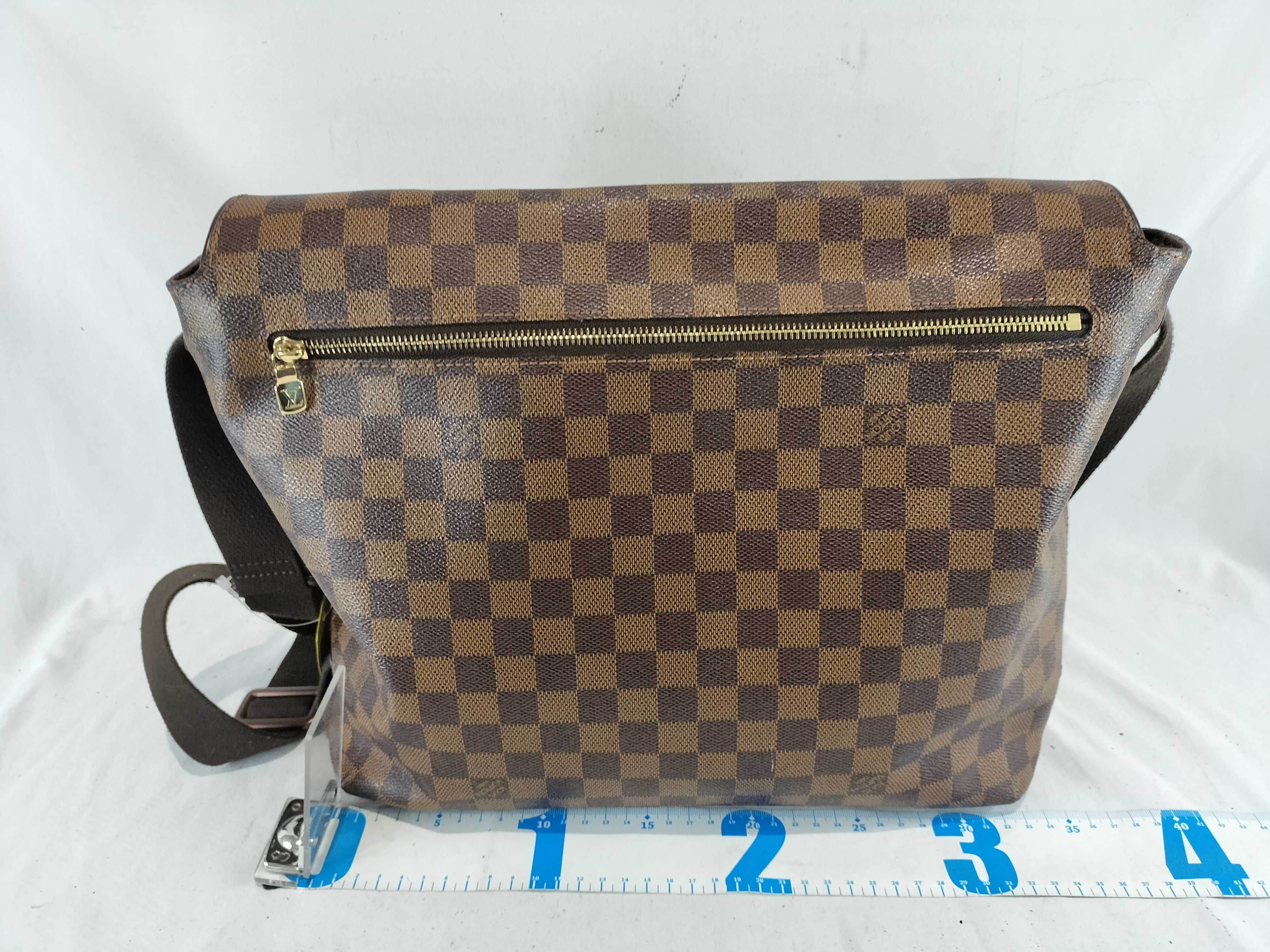 Damier Brooklyn MM Messenger Bag Shoulder Bag — view 3