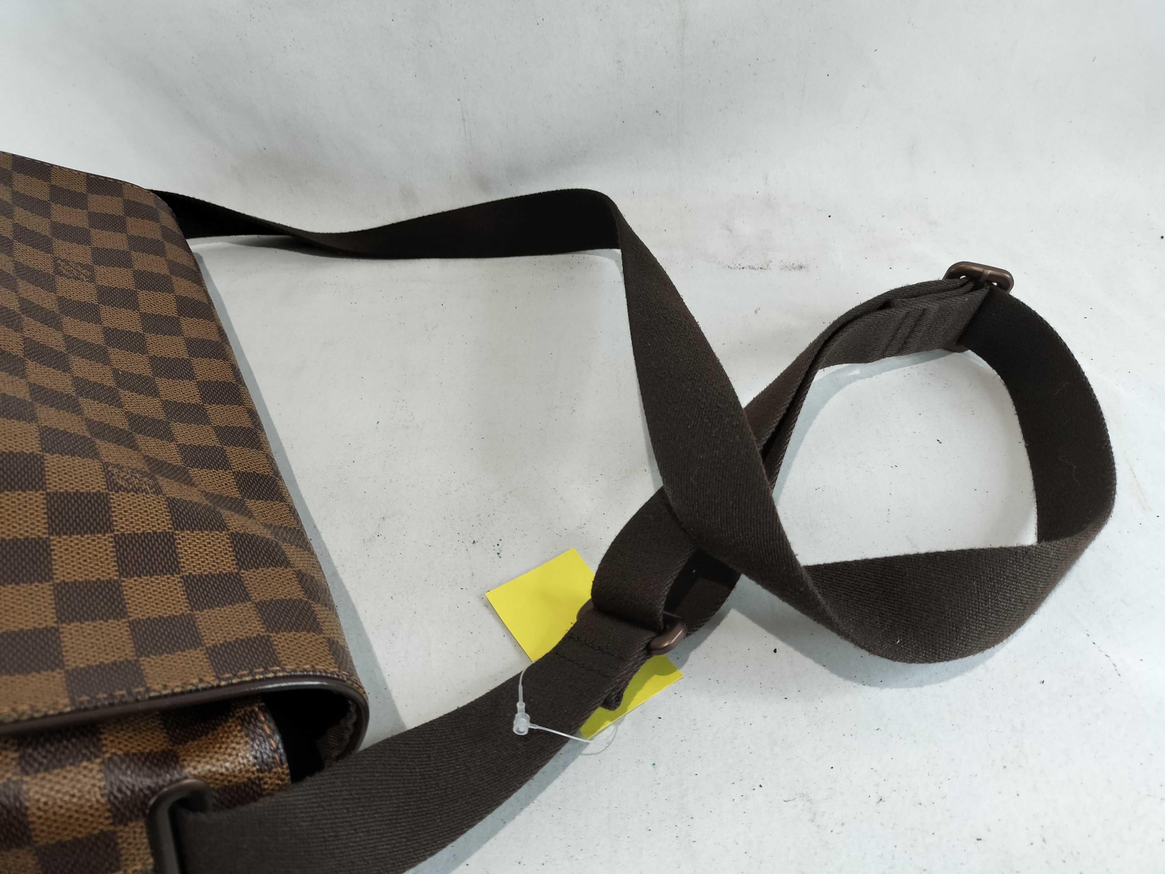 Damier Brooklyn MM Messenger Bag Shoulder Bag — view 4