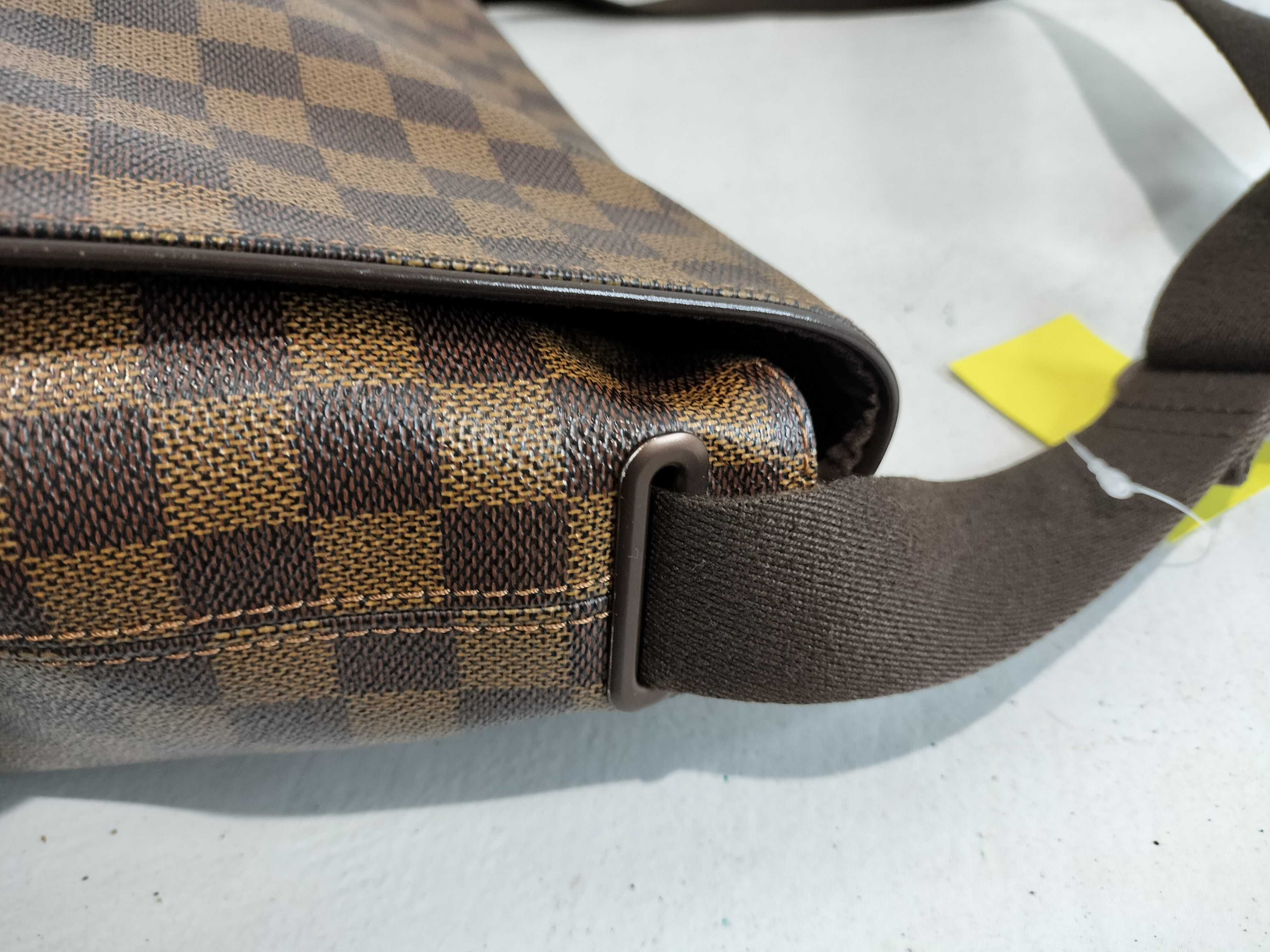 Damier Brooklyn MM Messenger Bag Shoulder Bag — view 6