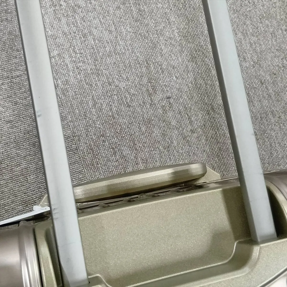 [Individually packaged] Rimowa Check-in M Aluminum Carry-on Suitcase, Gold, PIN code 000 — view 13