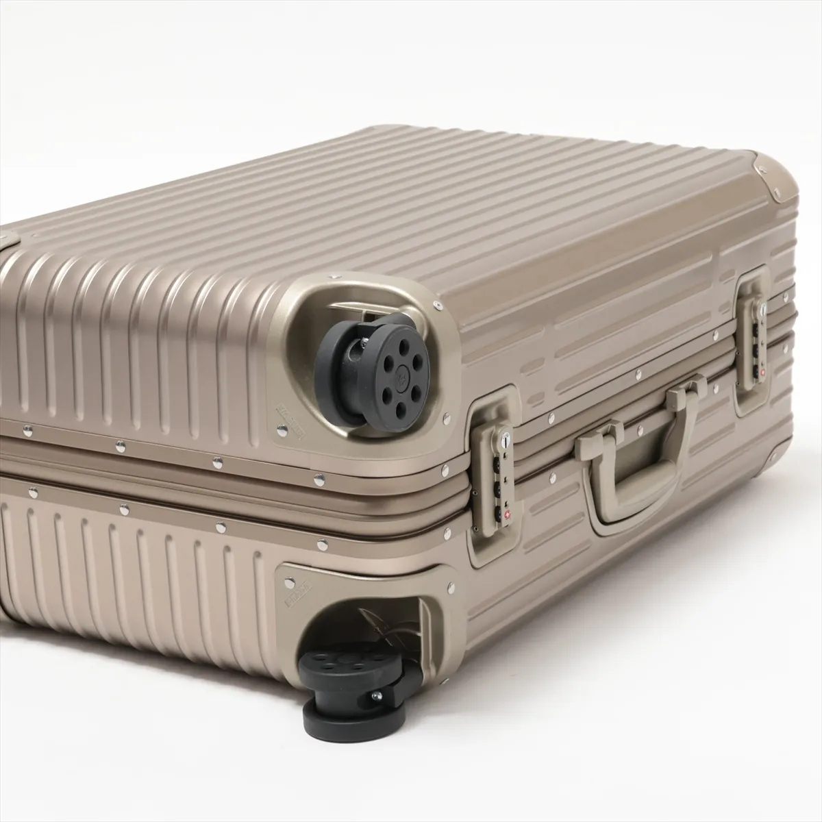 [Individually packaged] Rimowa Check-in M Aluminum Carry-on Suitcase, Gold, PIN code 000 — view 3