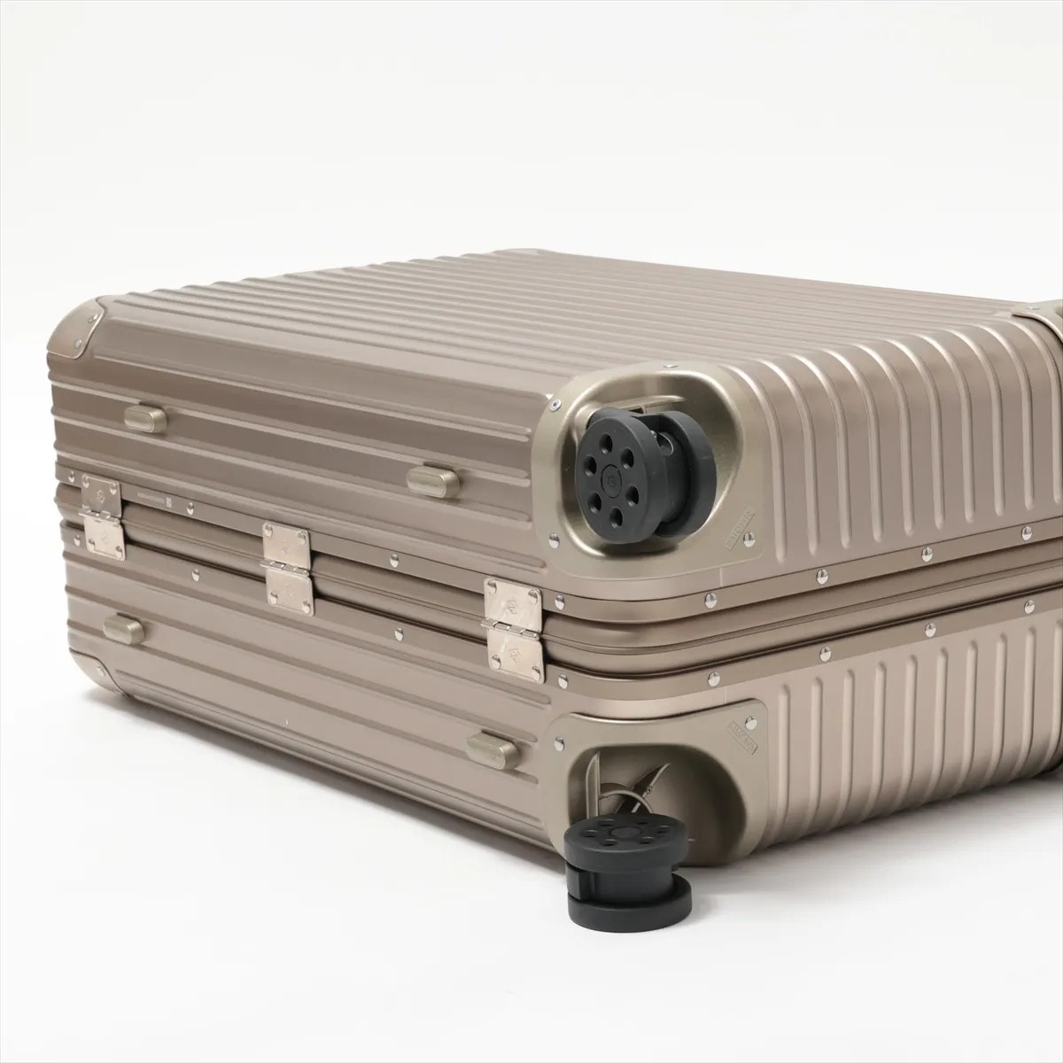 [Individually packaged] Rimowa Check-in M Aluminum Carry-on Suitcase, Gold, PIN code 000 — view 4