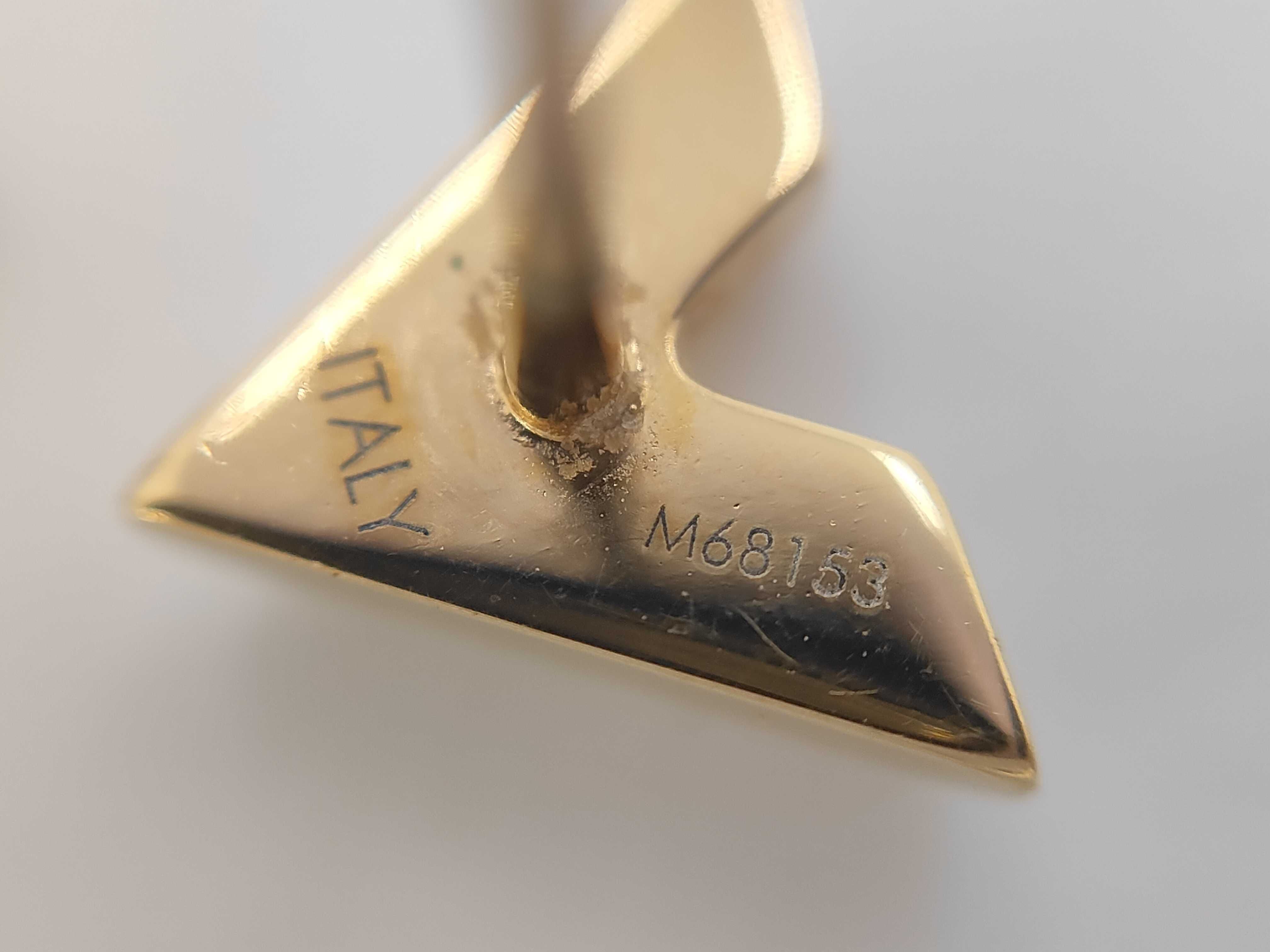 68153 Essential V Earrings — view 4