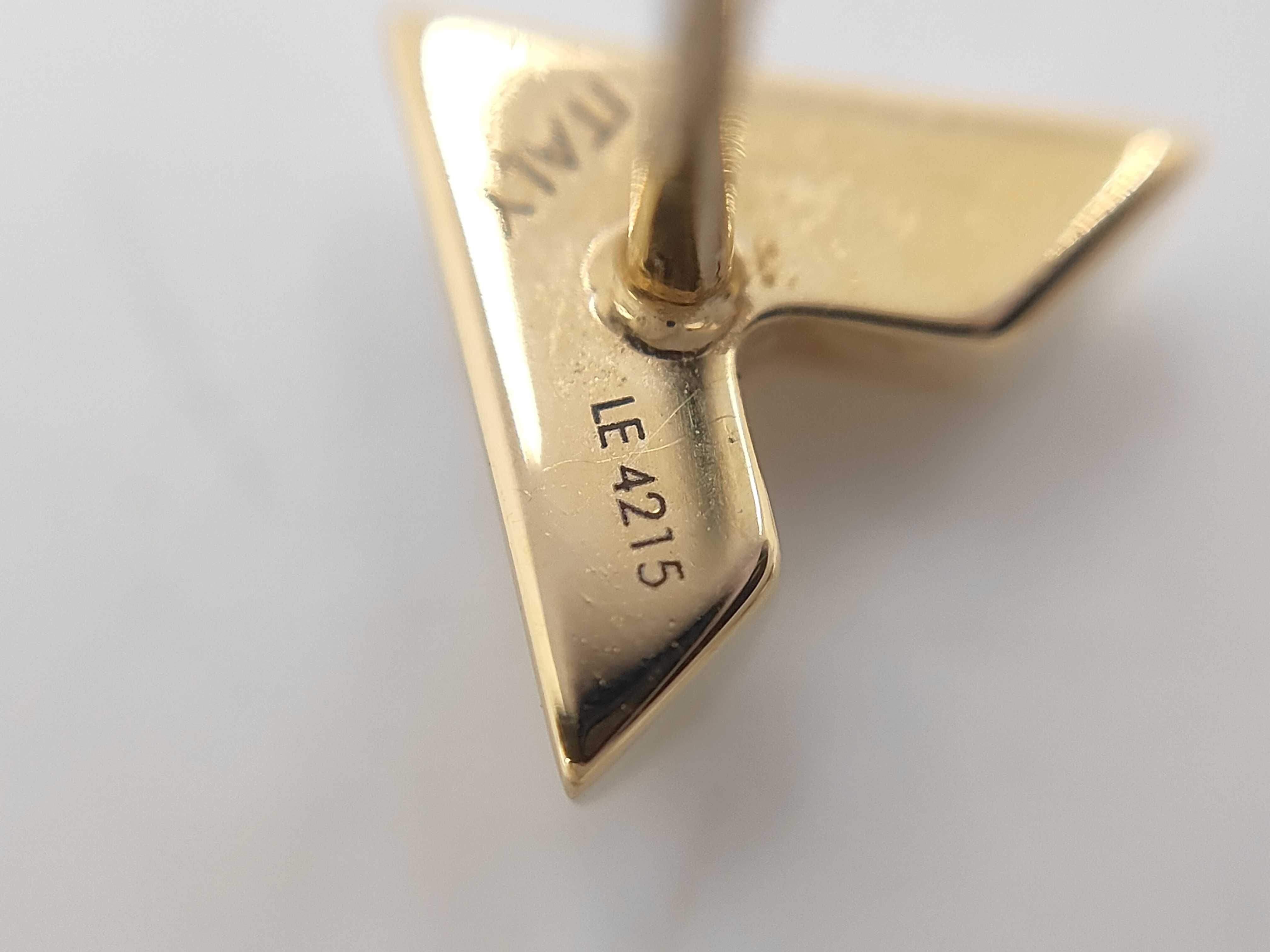 68153 Essential V Earrings — view 5