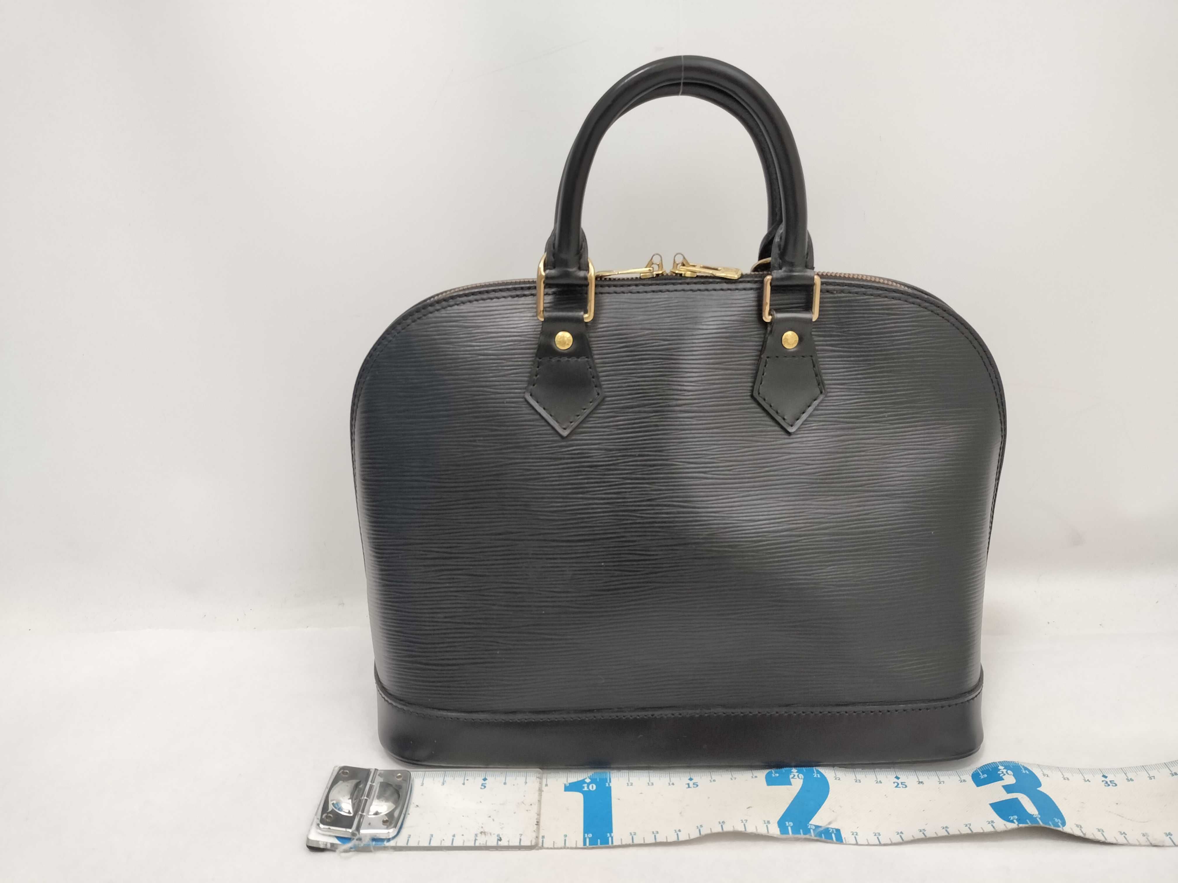 Epi Alma PM Noir M52802 Handbag — view 2