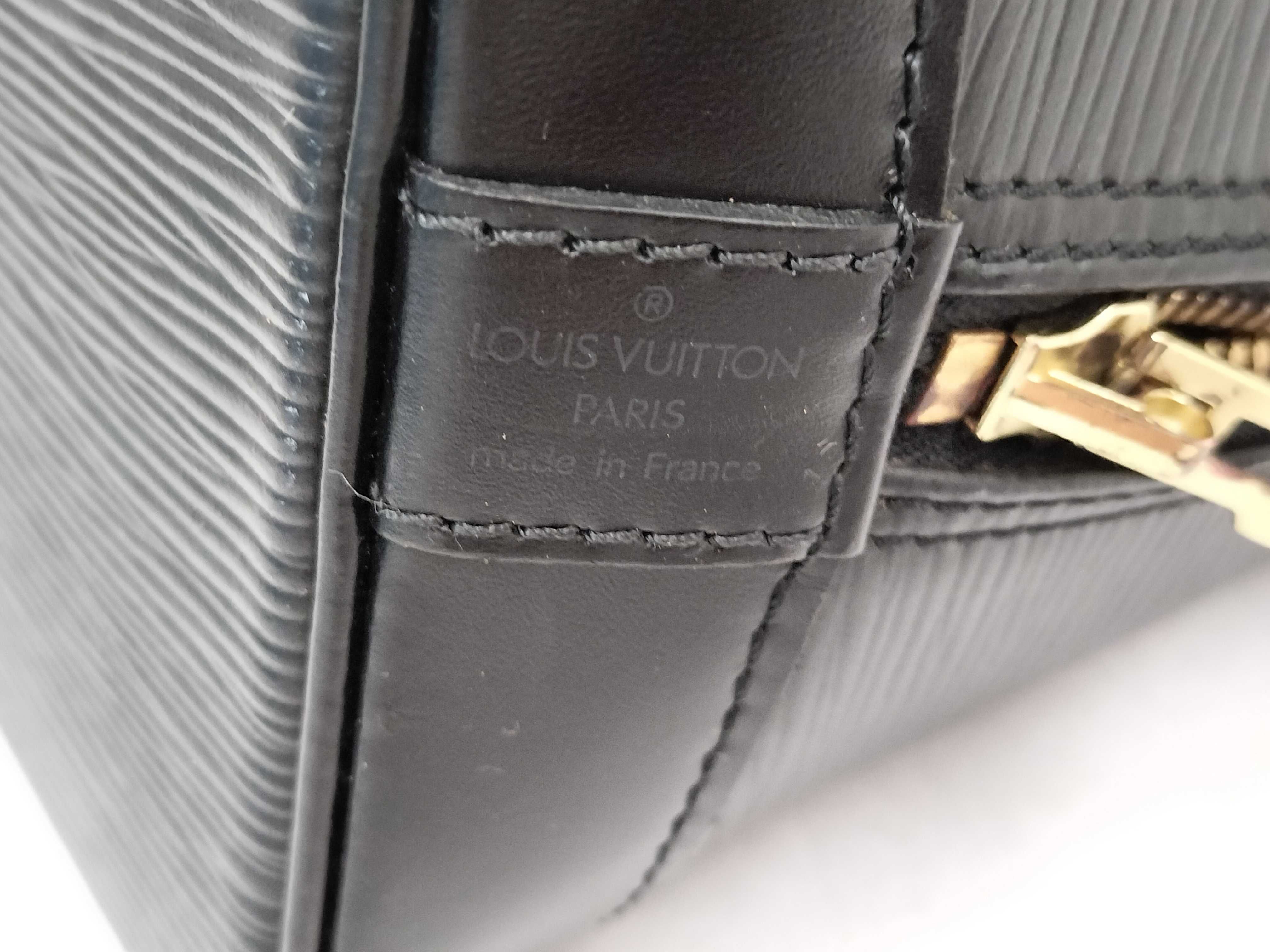 Epi Alma PM Noir M52802 Handbag — view 12