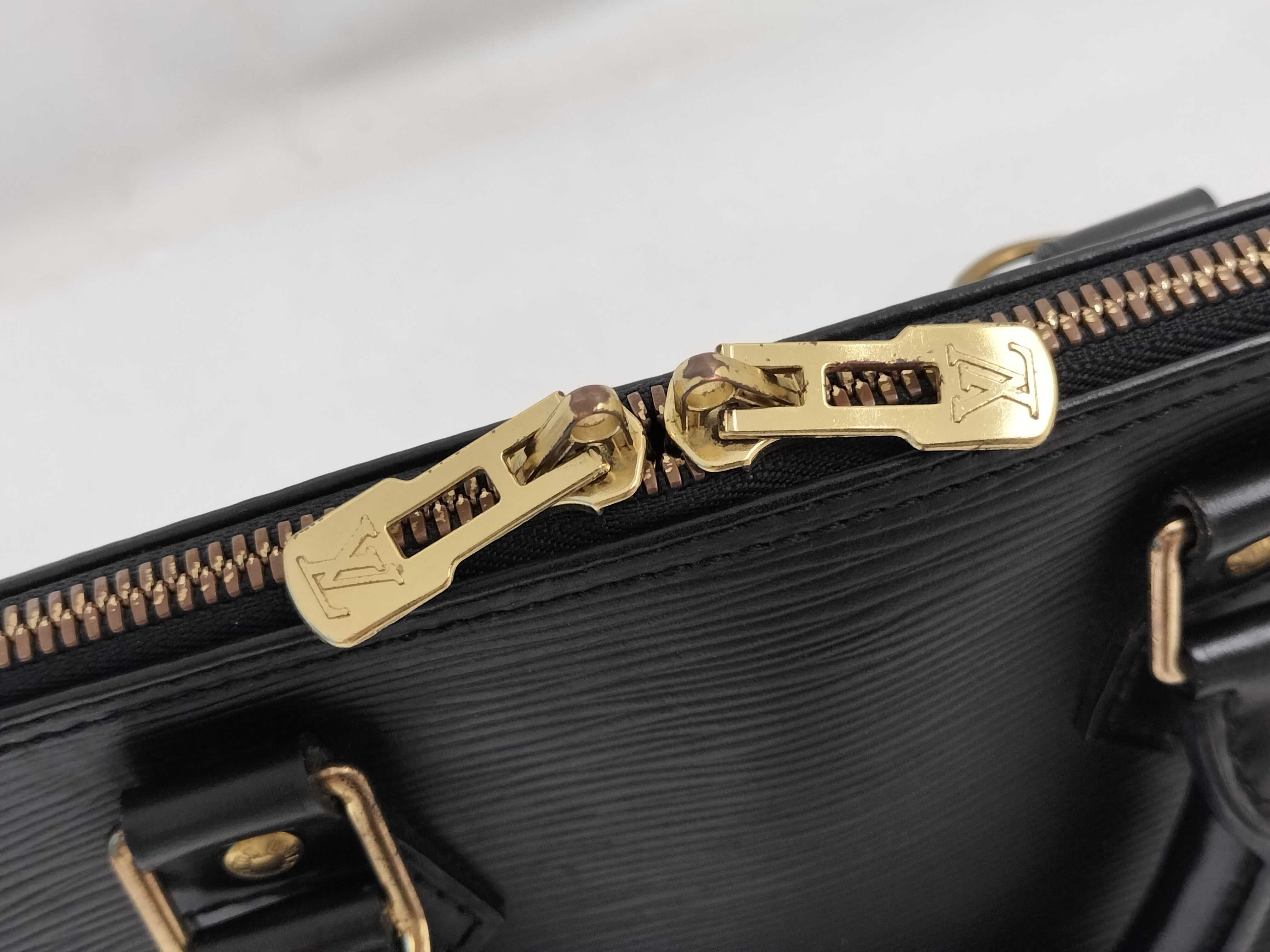 Epi Alma PM Noir M52802 Handbag — view 13