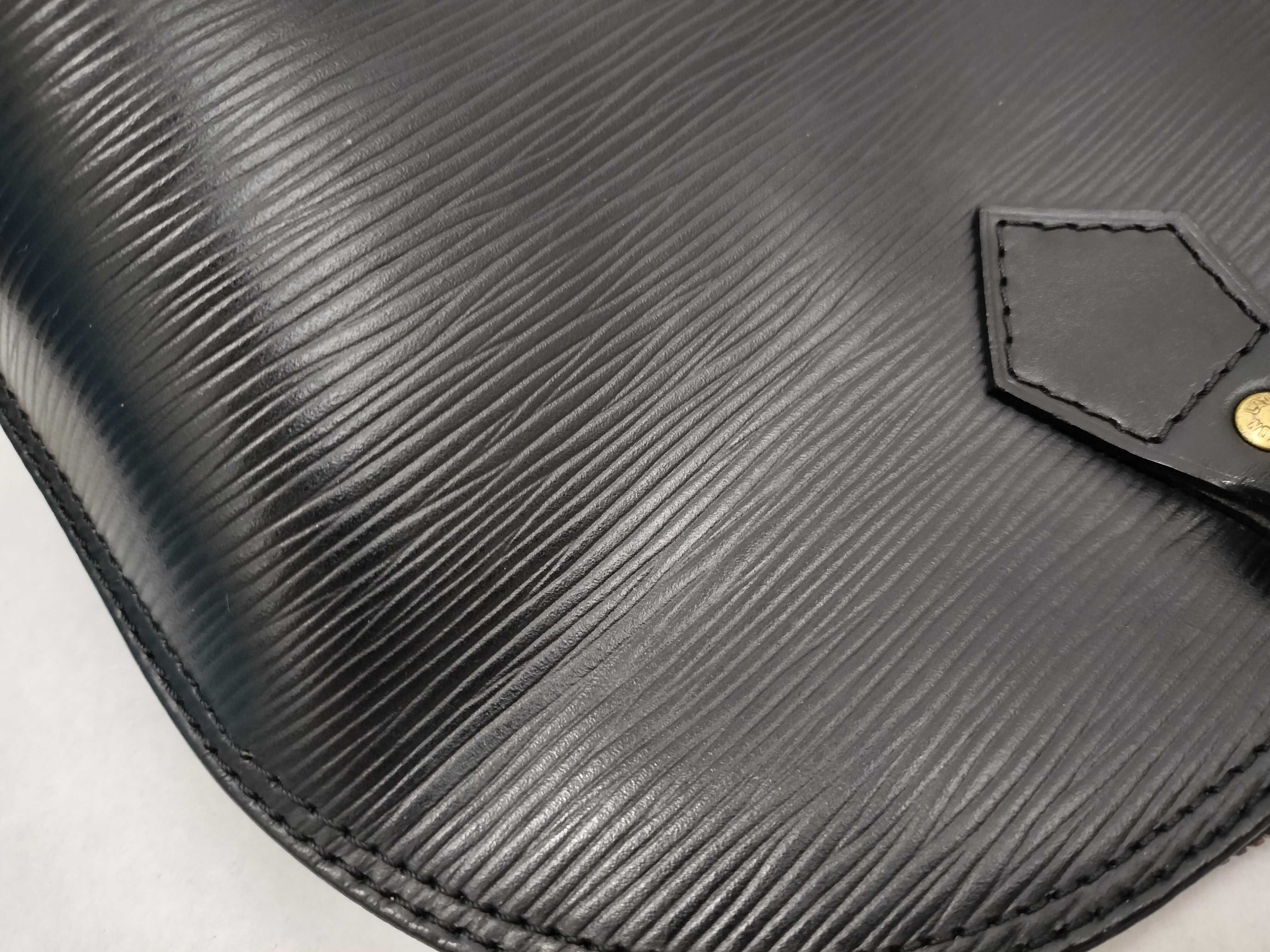 Epi Alma PM Noir M52802 Handbag — view 14
