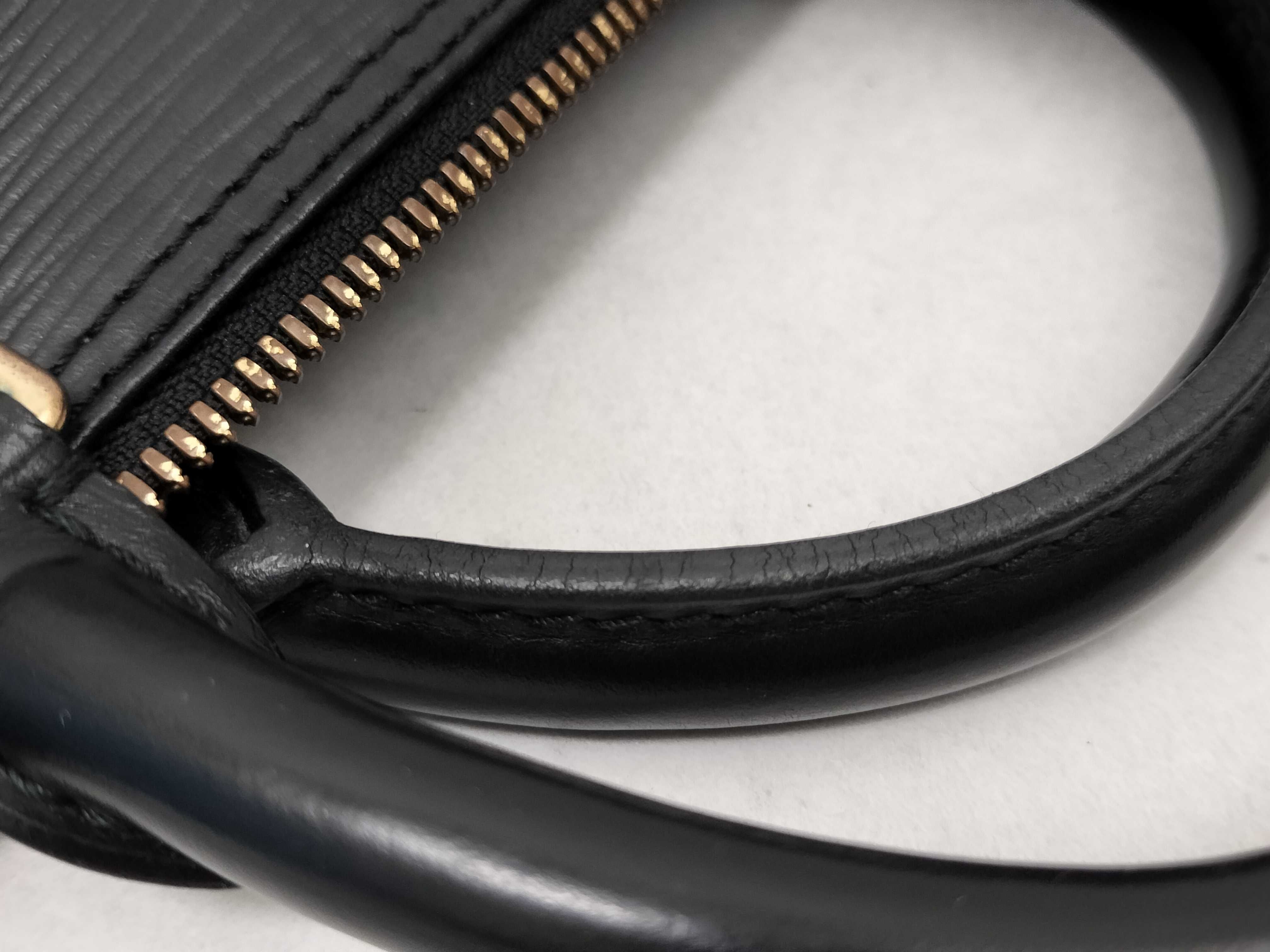 Epi Alma PM Noir M52802 Handbag — view 15