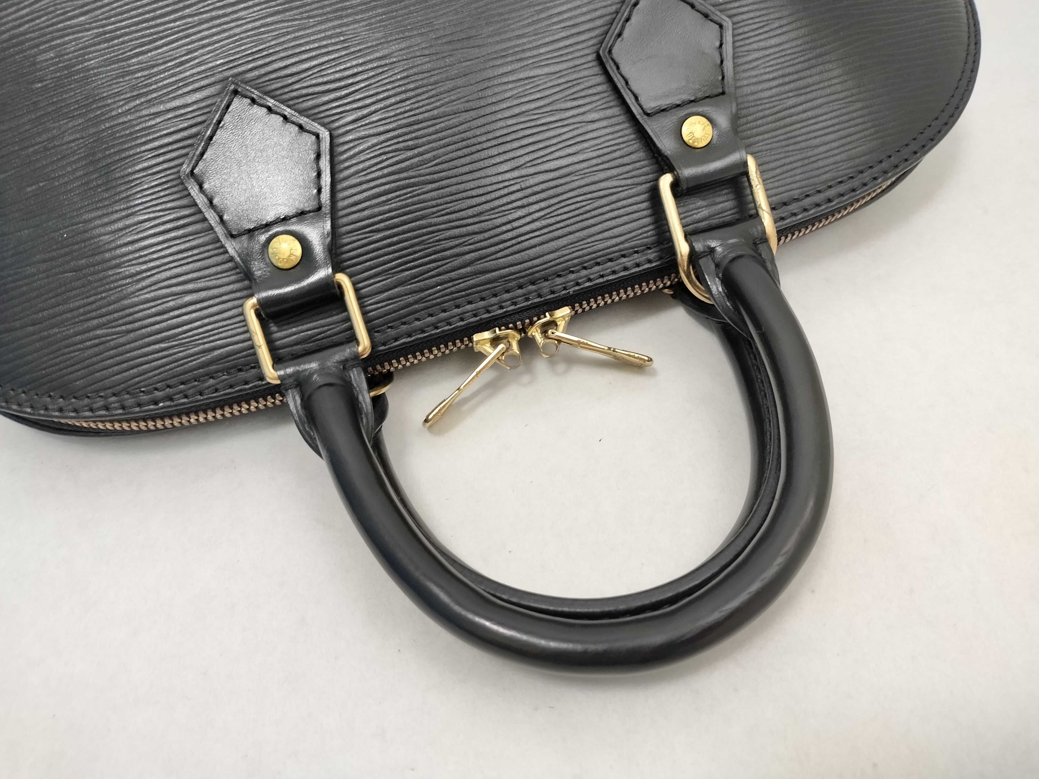 Epi Alma PM Noir M52802 Handbag — view 3