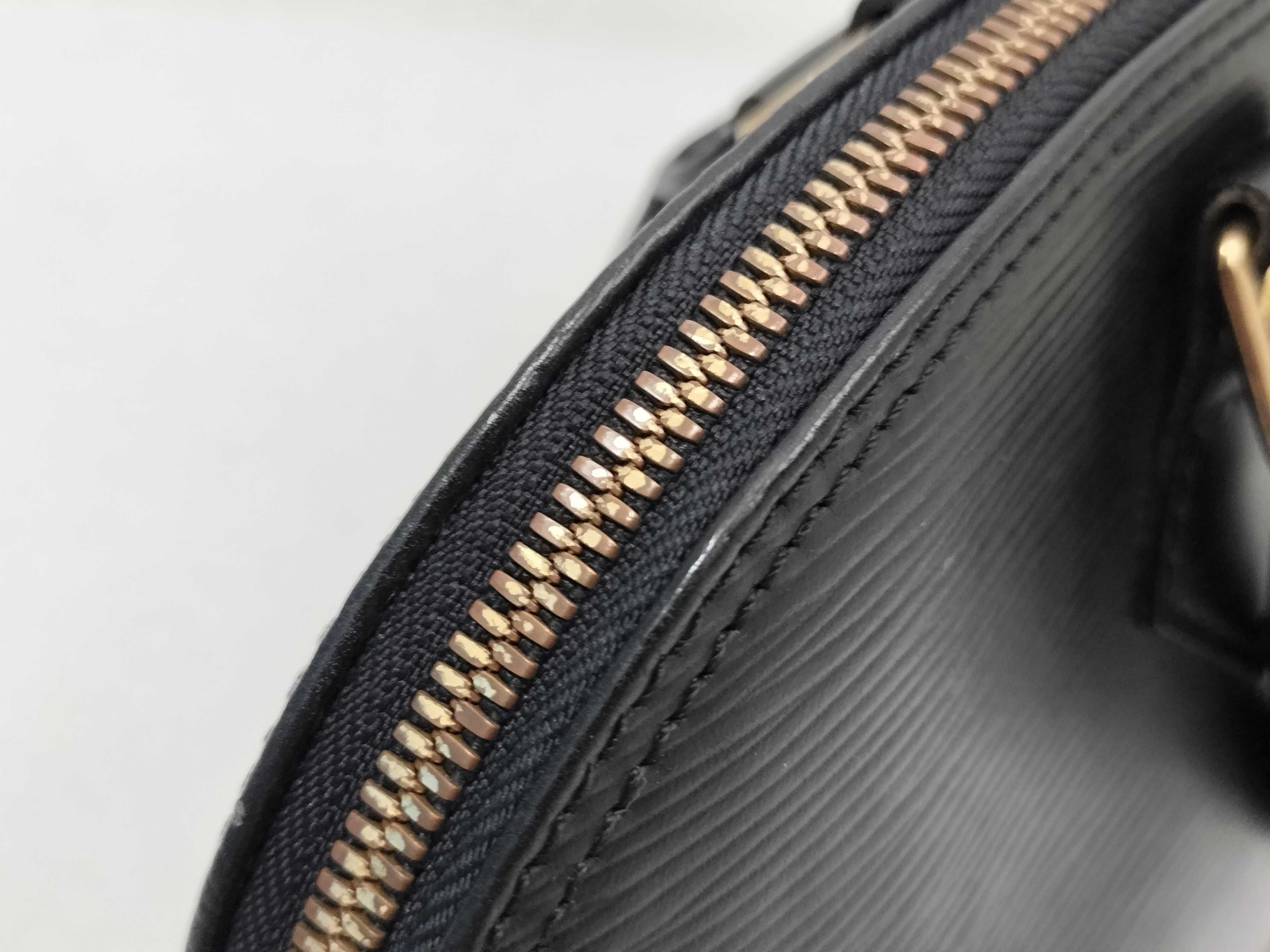 Epi Alma PM Noir M52802 Handbag — view 6