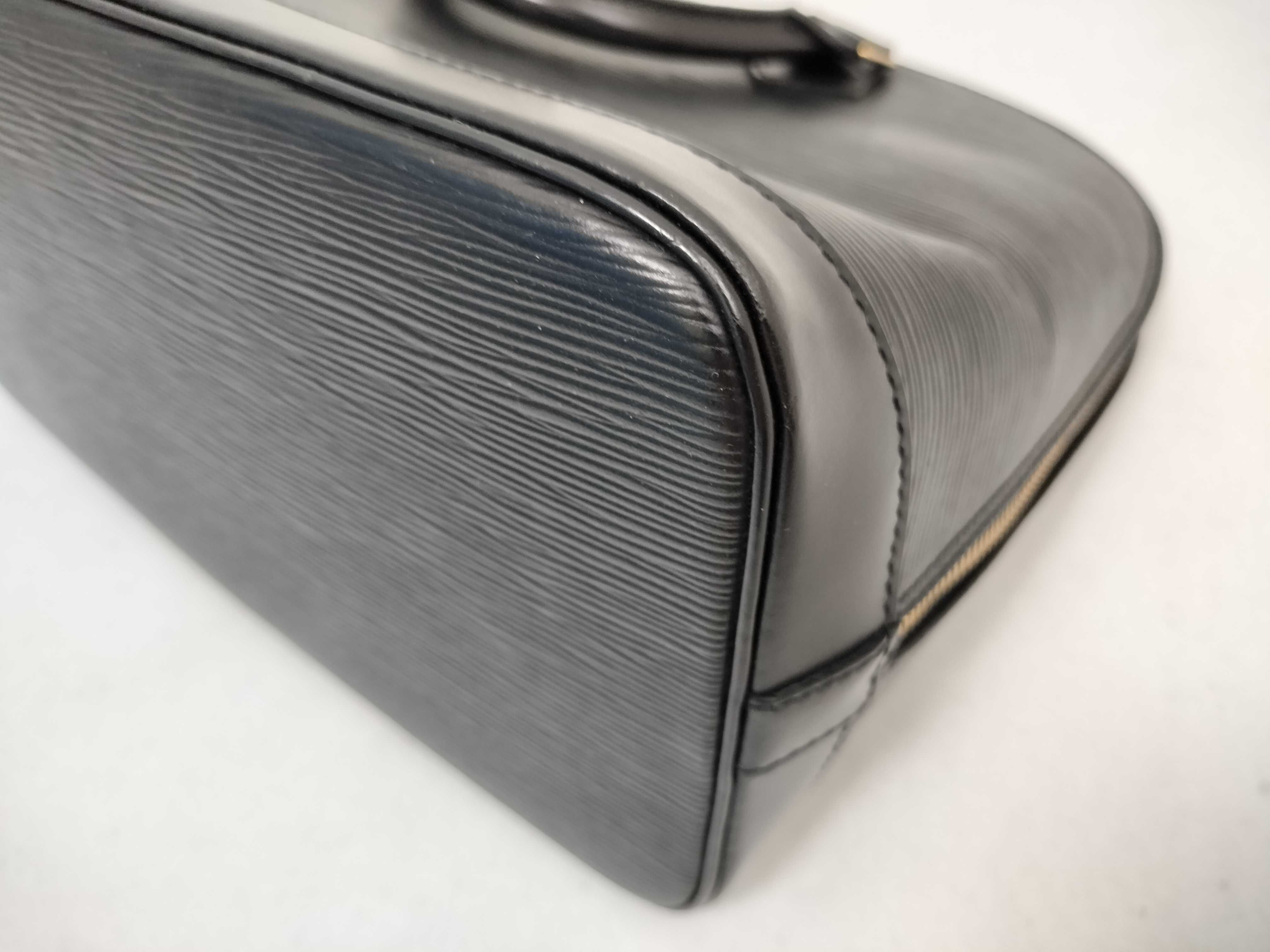 Epi Alma PM Noir M52802 Handbag — view 7