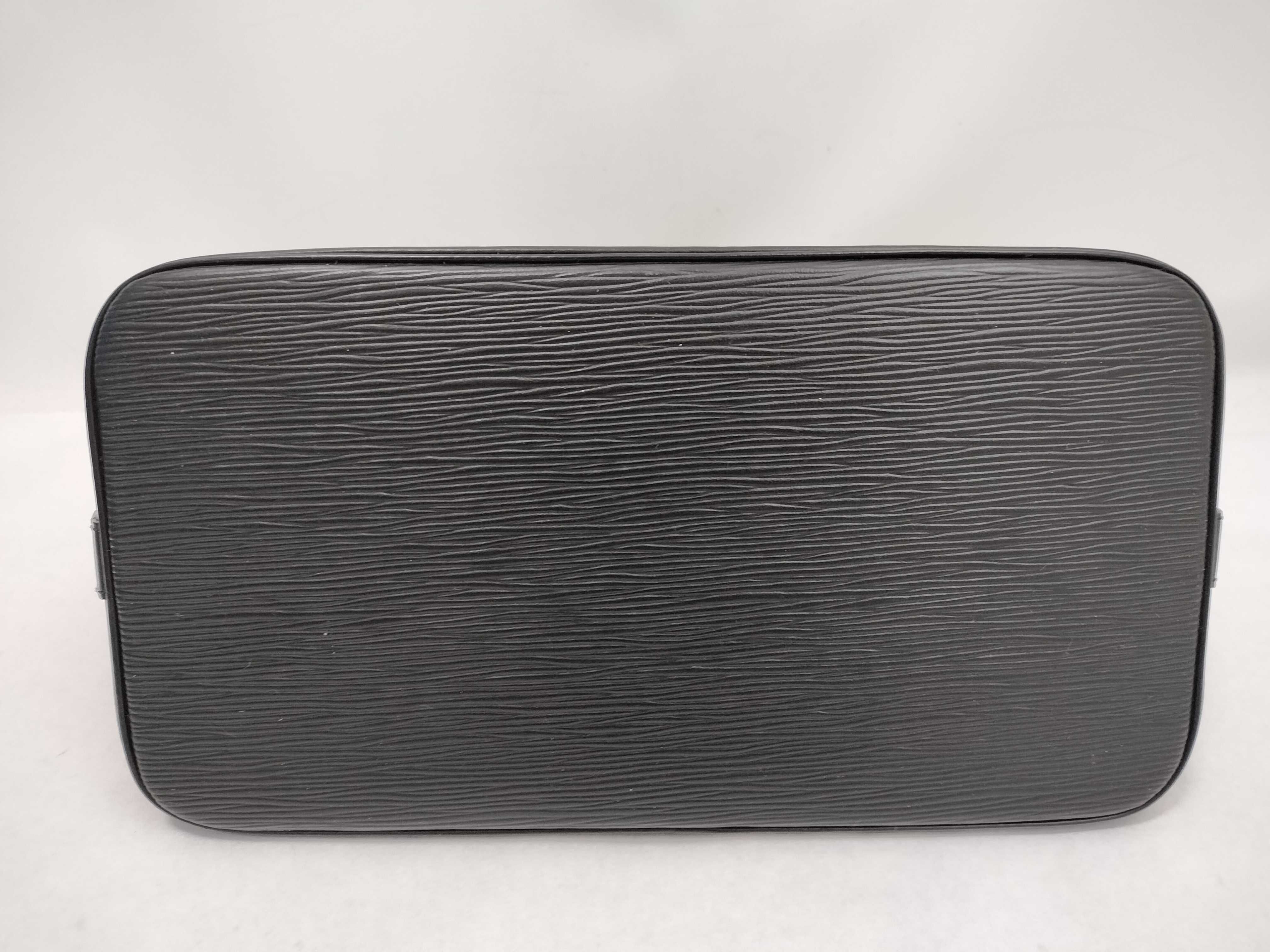 Epi Alma PM Noir M52802 Handbag — view 8