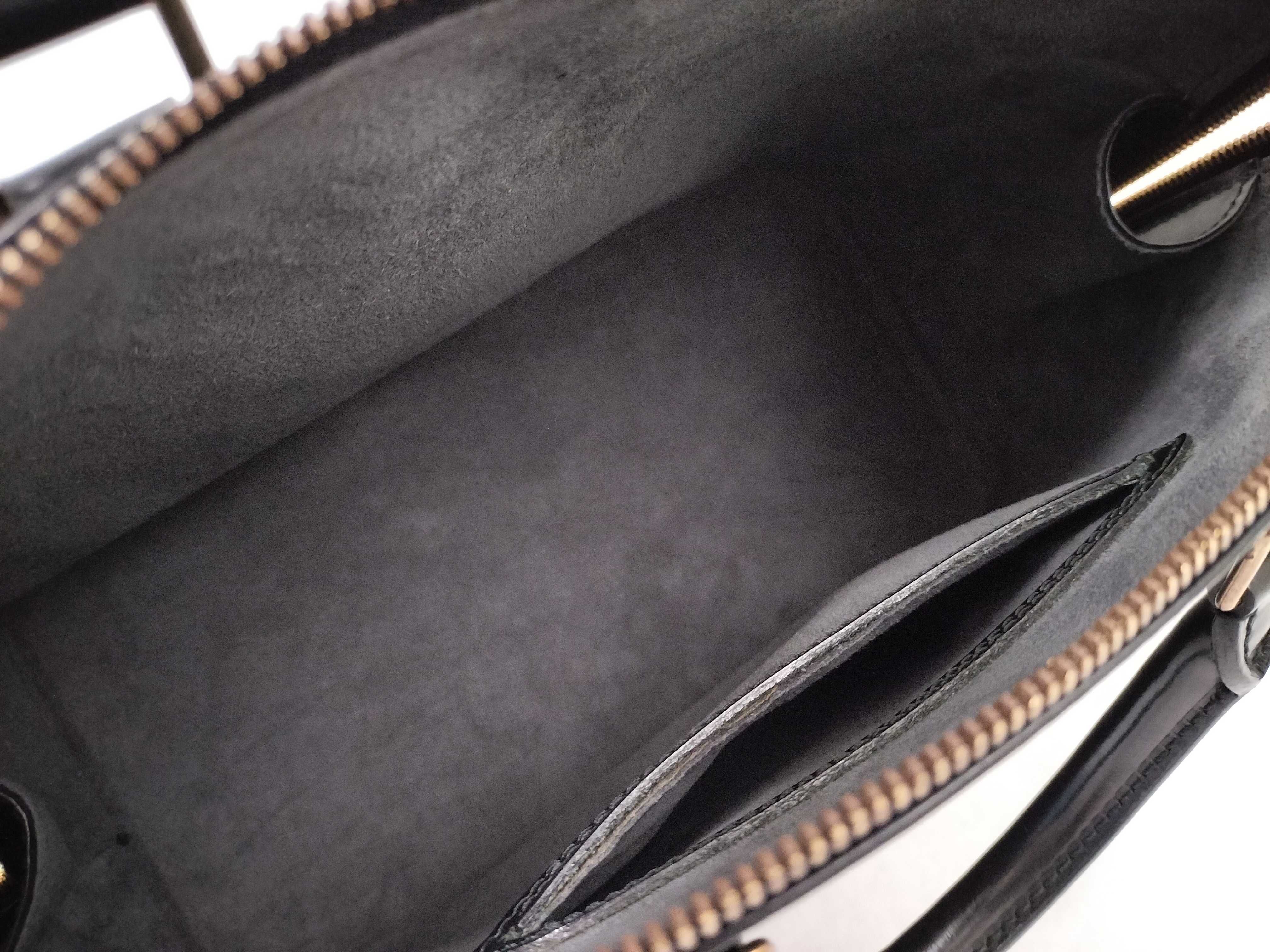 Epi Alma PM Noir M52802 Handbag — view 10
