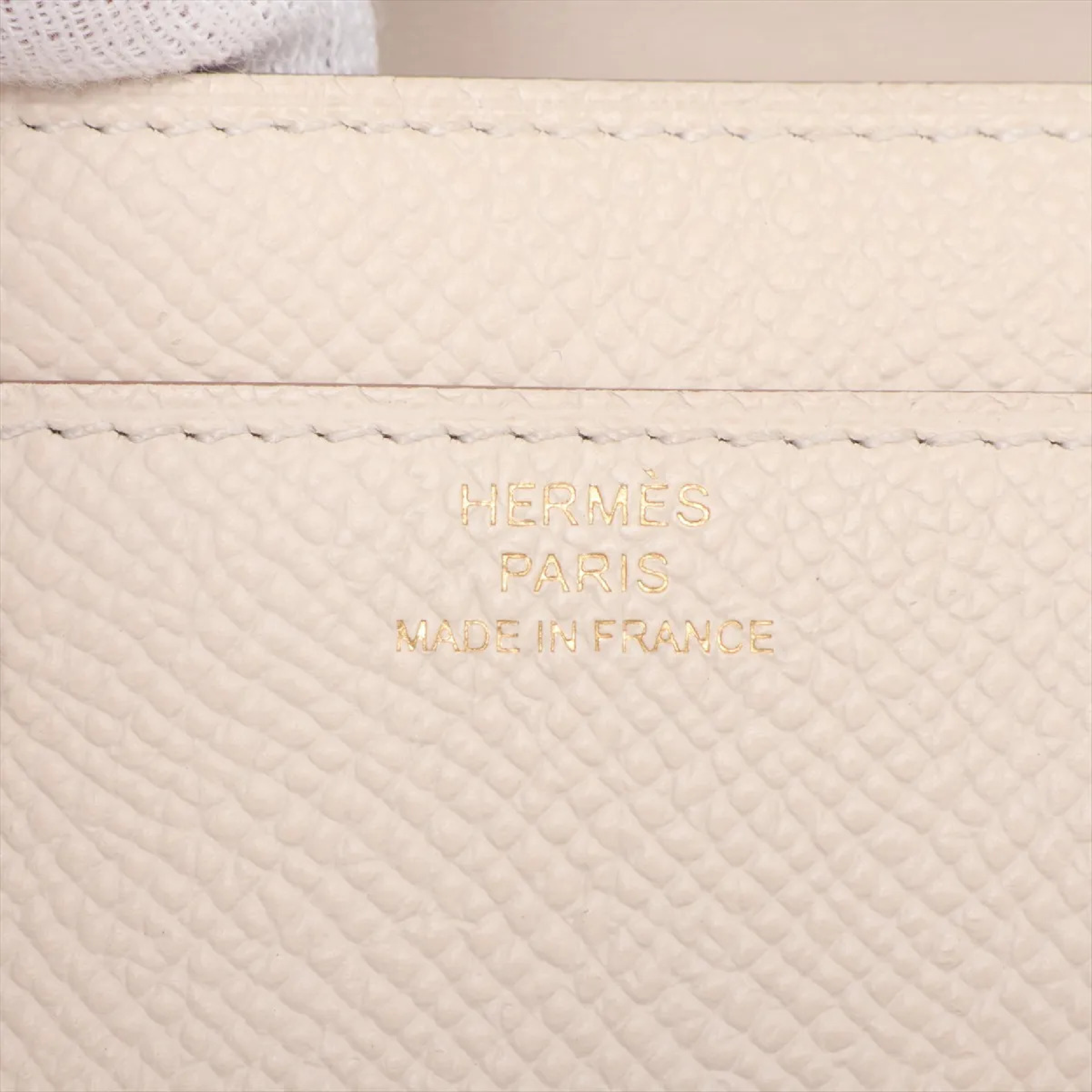 Constance Long To Go, Veau Epsom leather, Nata finish, gold hardware, B: 2023 model, with box and dust bag. Shoulder bag. — view 10