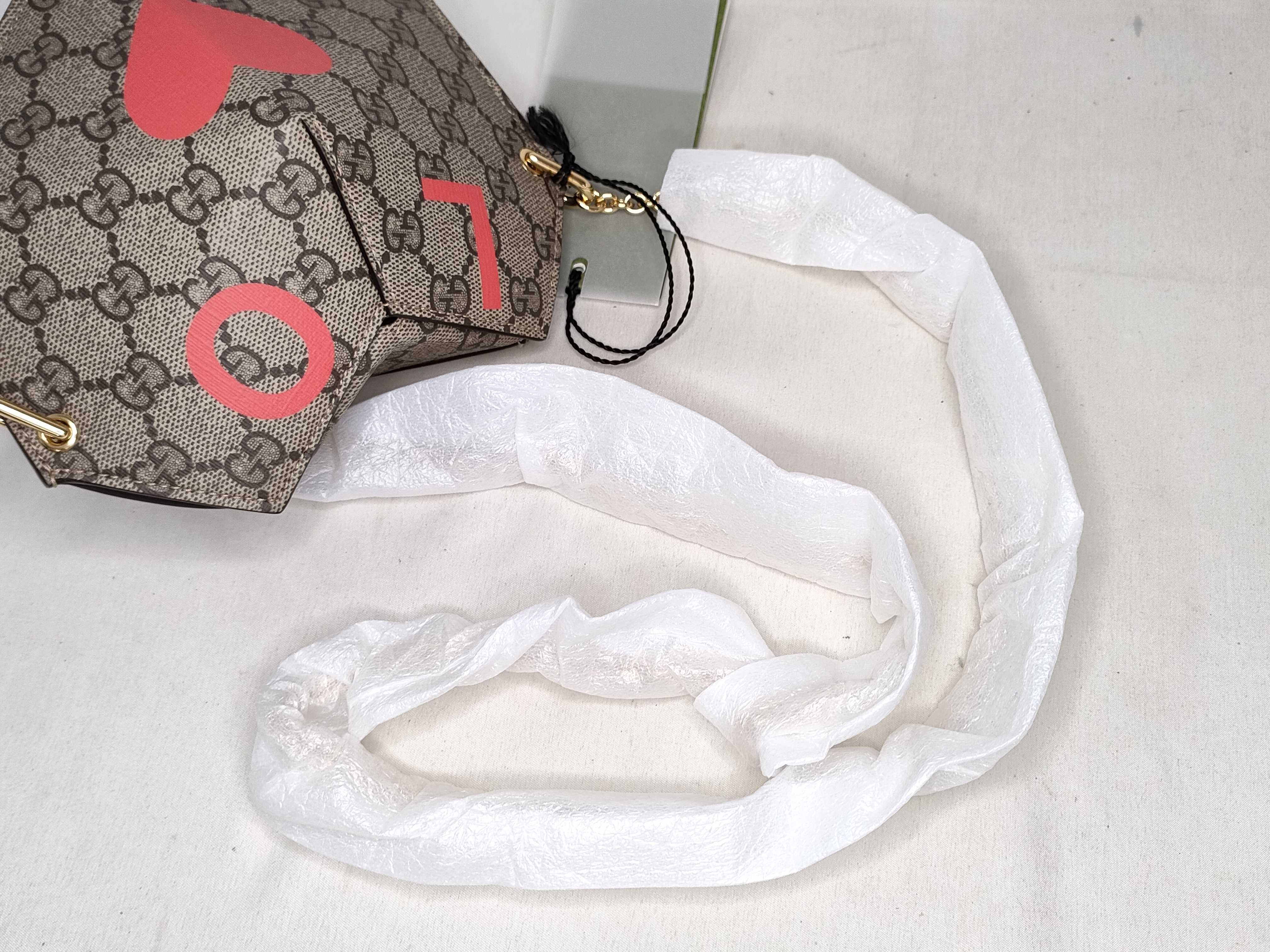 GG Supreme Unused Chain Shoulder Heart Shoulder Bag — view 3