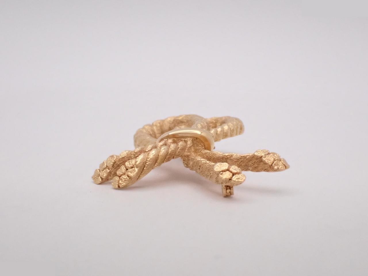 Ribbon Twist Brooch, Gold — view 3