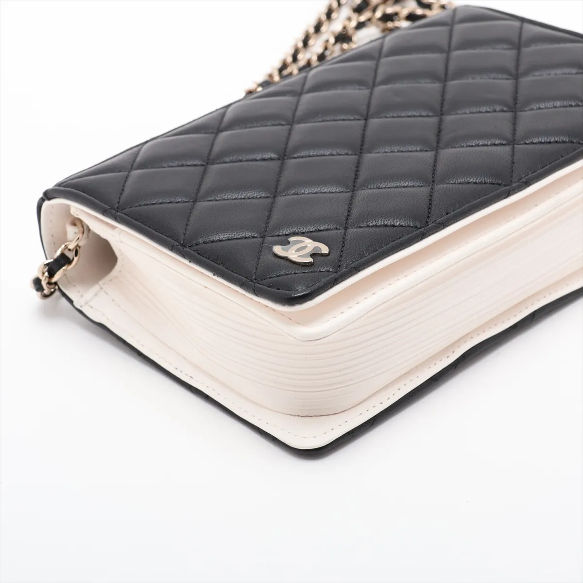 Matelassé Lambskin Chain Shoulder Bag Book Black x White Gold Hardware E0K3UU29 Random Plate Sale — view 4