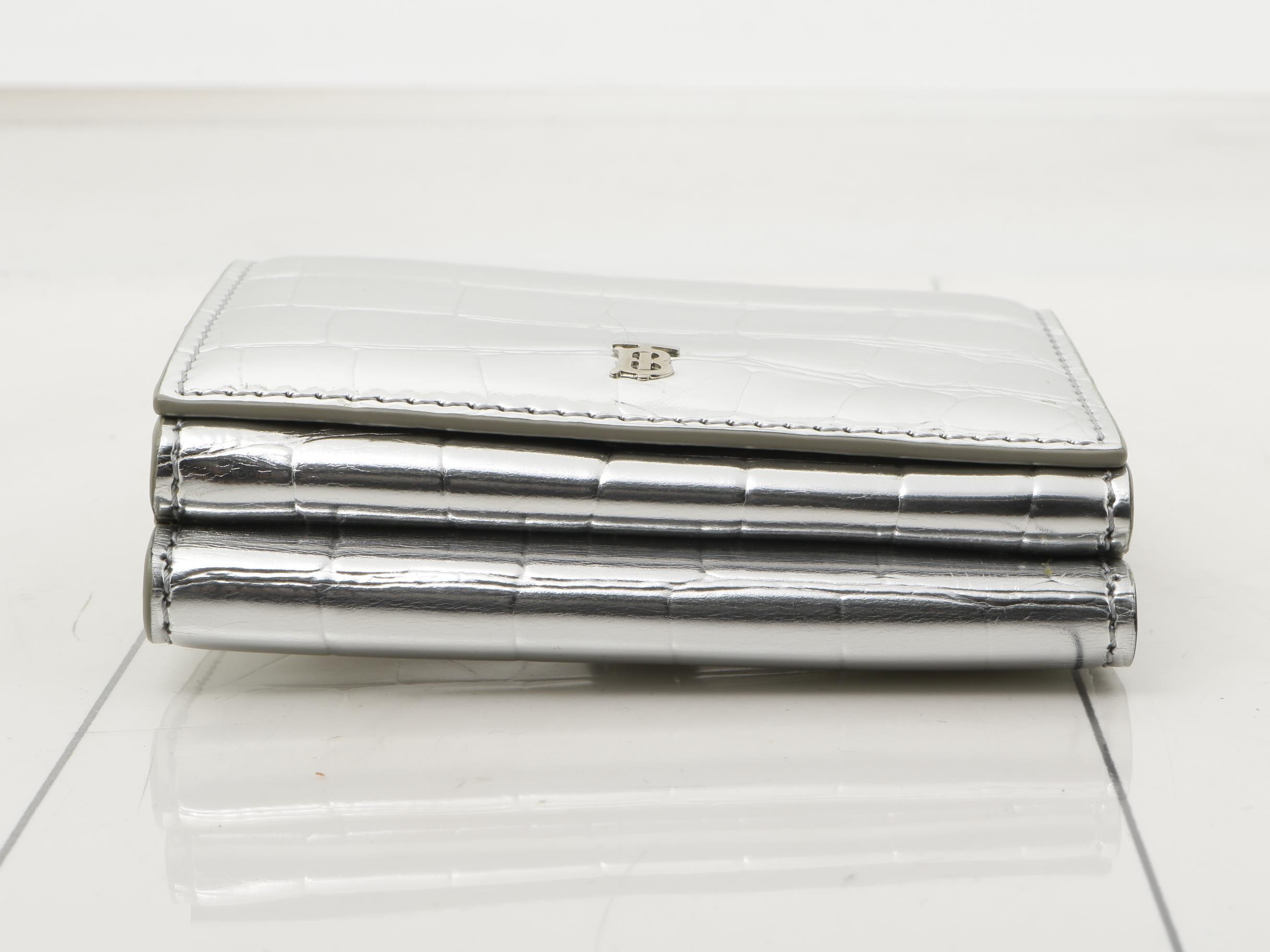 Bi-fold wallet, crocodile embossed, silver — view 3