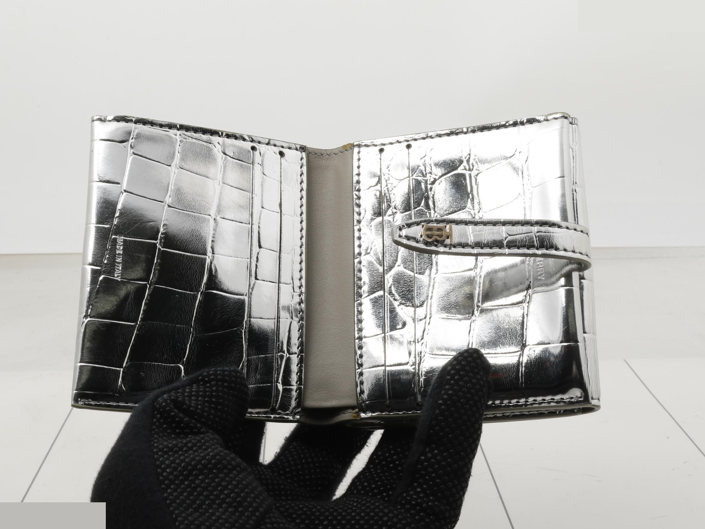 Bi-fold wallet, crocodile embossed, silver — view 4