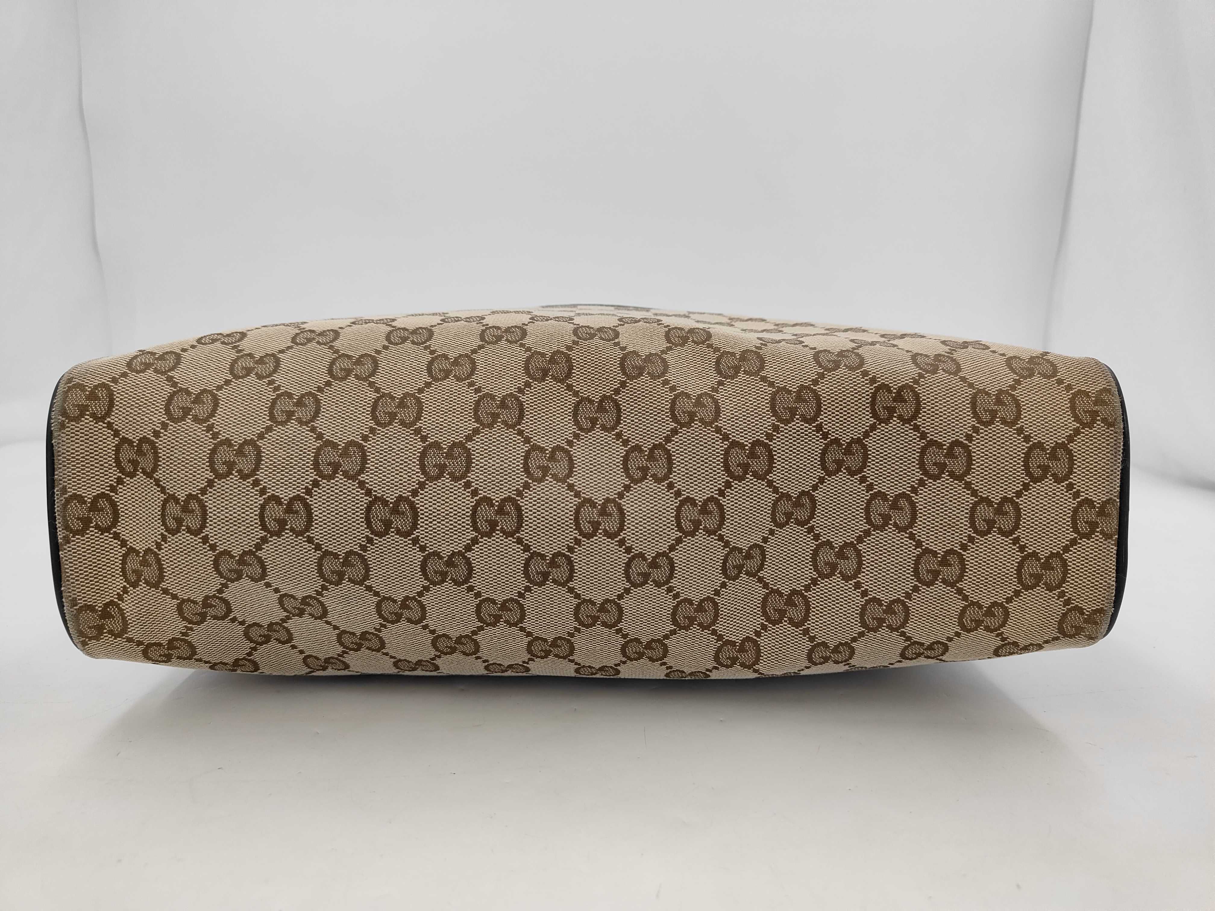 GG Supreme Canvas Messenger Bag (Shoulder Bag) — view 3
