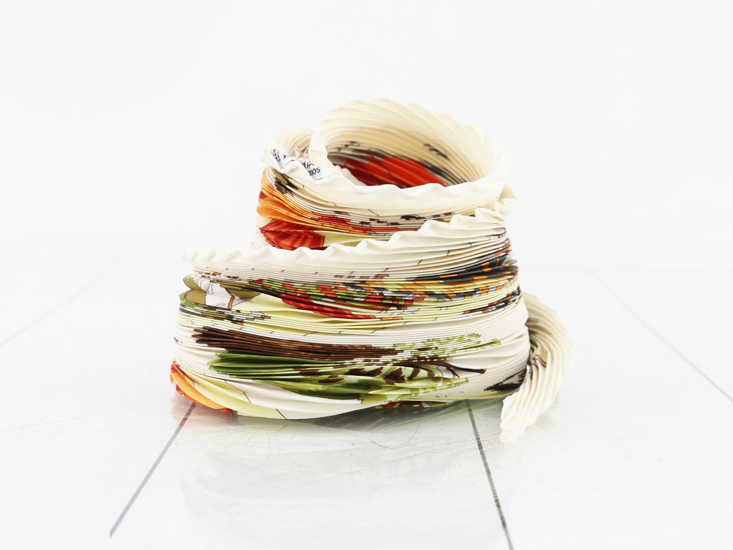 Pleated scarf — view 2