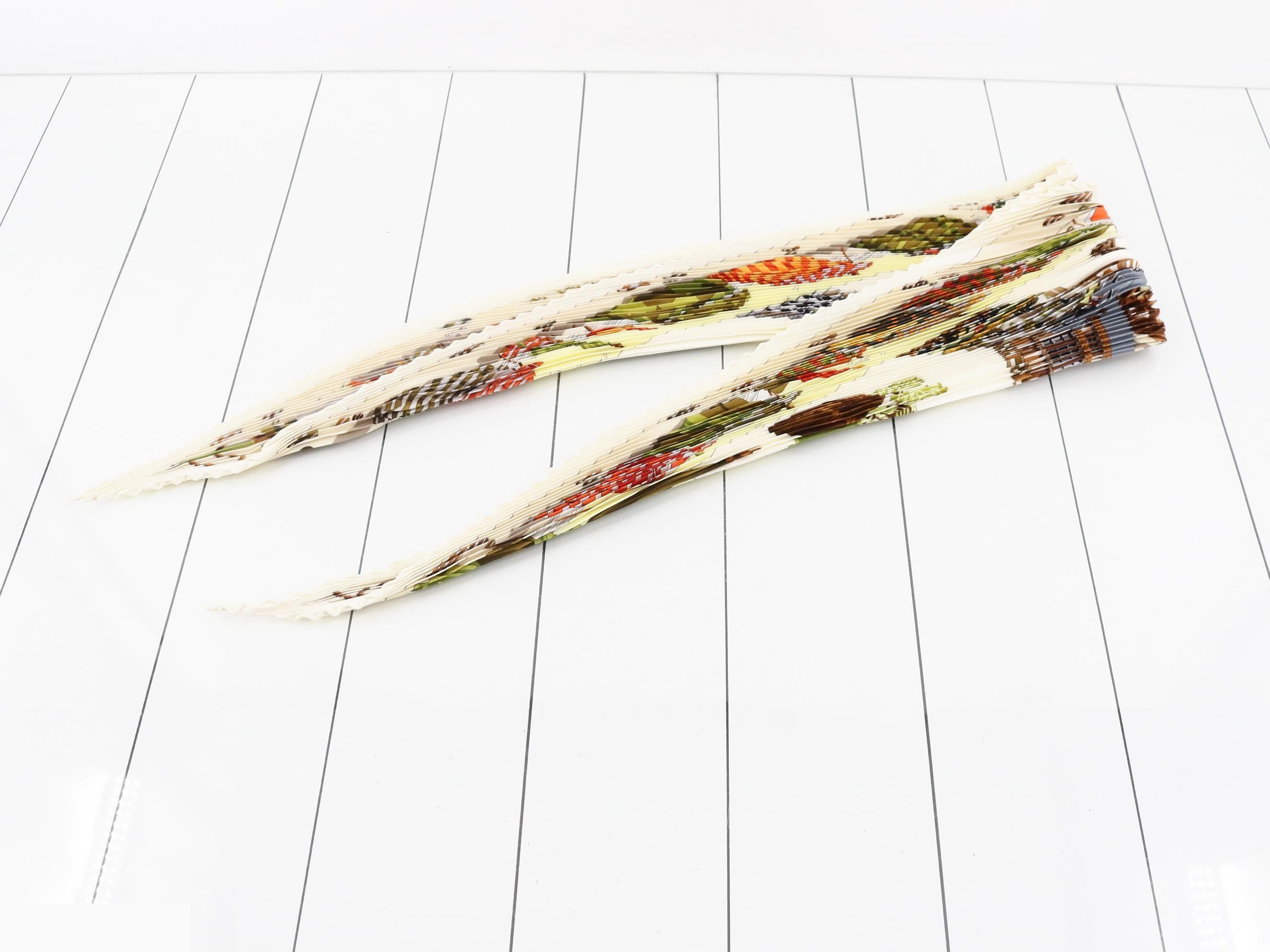 Pleated scarf — view 3