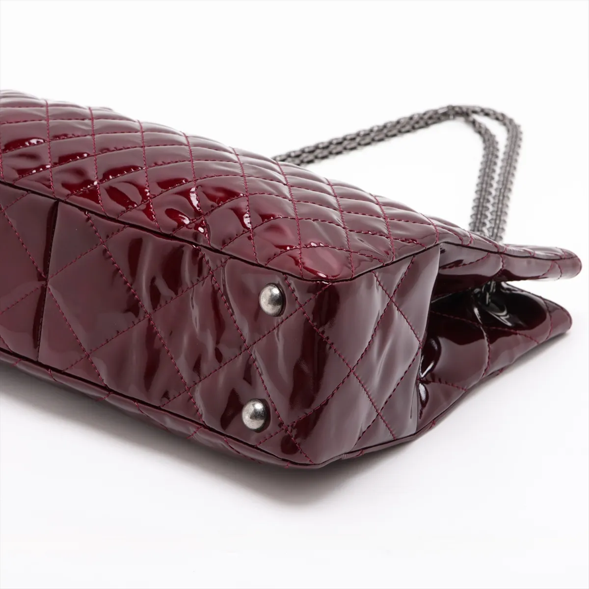Matelassé Patent Leather Chain Shoulder Bag, Size 2.55, Red, Gunmetal Hardware, Item Number 15432358 (Serial Number in the 15s range) — view 3