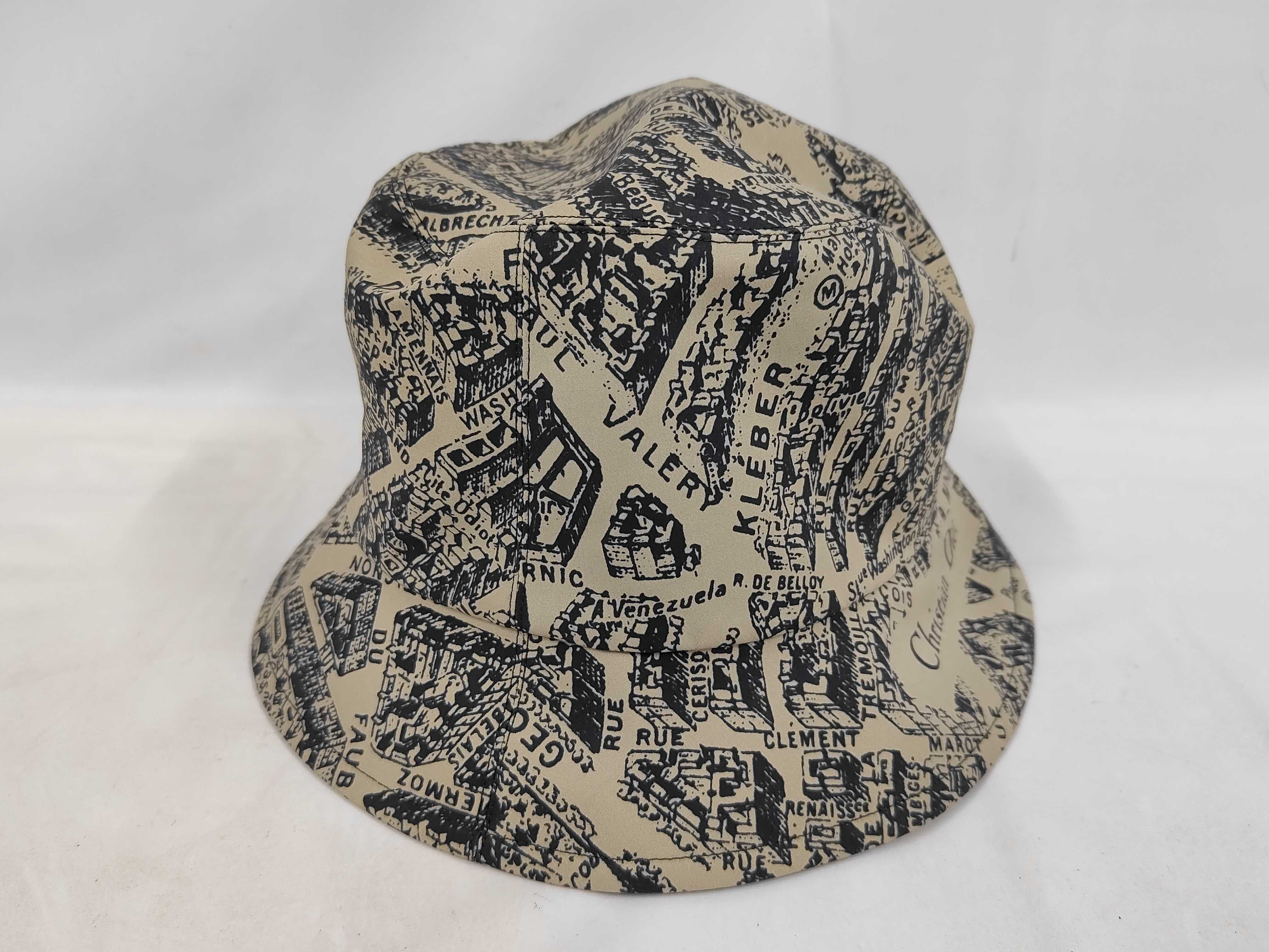 hat (unused), Paris map, and other accessories. — view 2