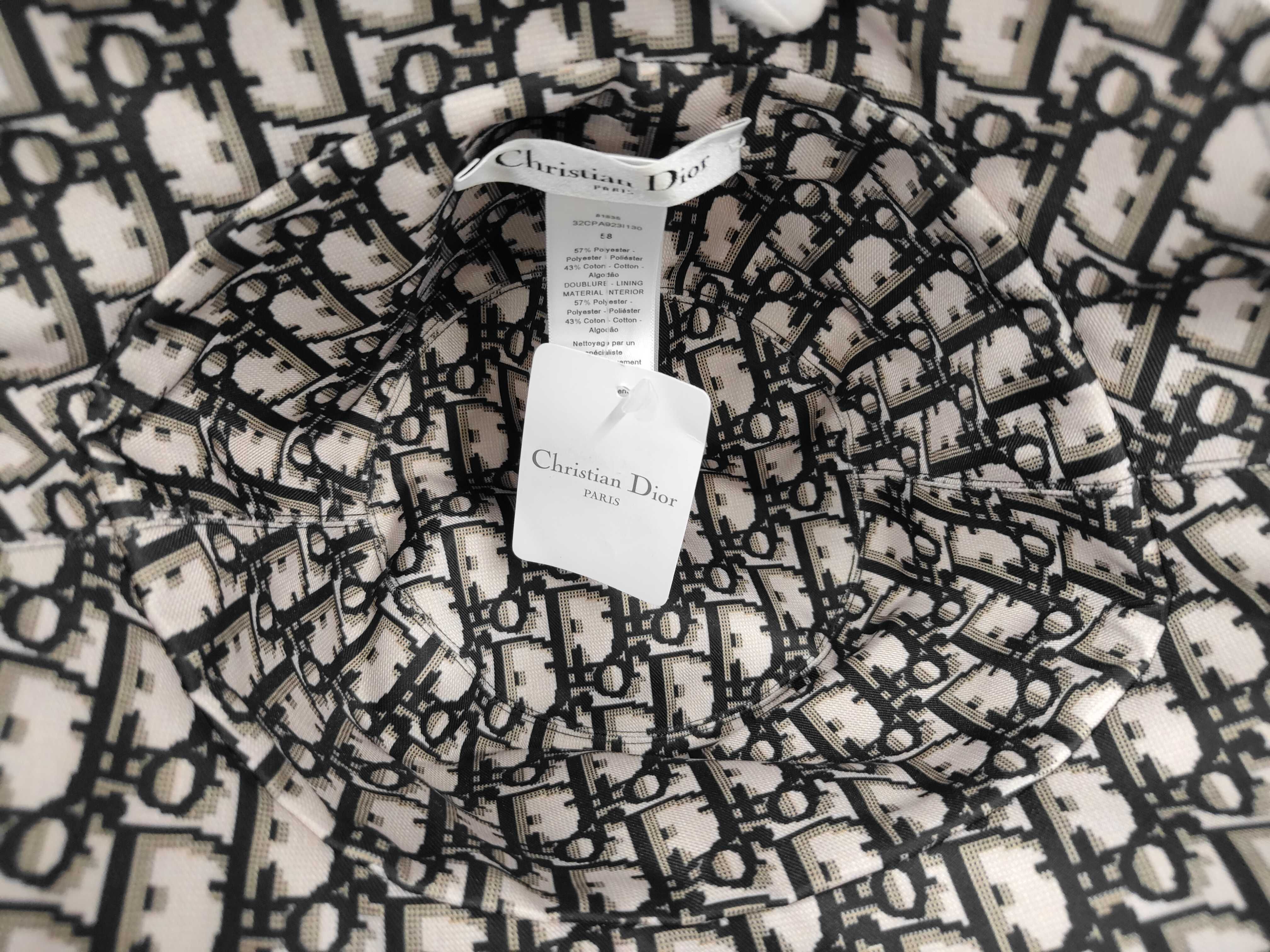 hat (unused), Paris map, and other accessories. — view 5