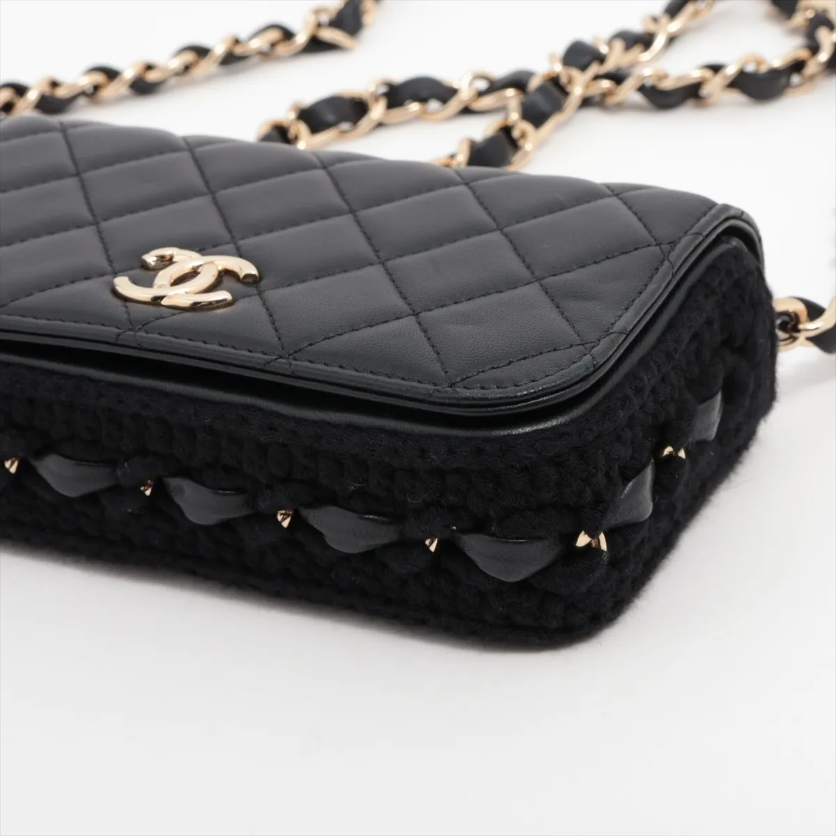 Matelasse Lambskin x Crochet Chain Wallet Black Gold Hardware 31947894 31s — view 3