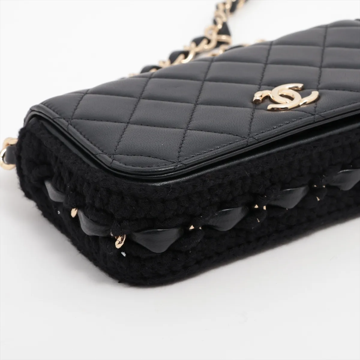 Matelasse Lambskin x Crochet Chain Wallet Black Gold Hardware 31947894 31s — view 4
